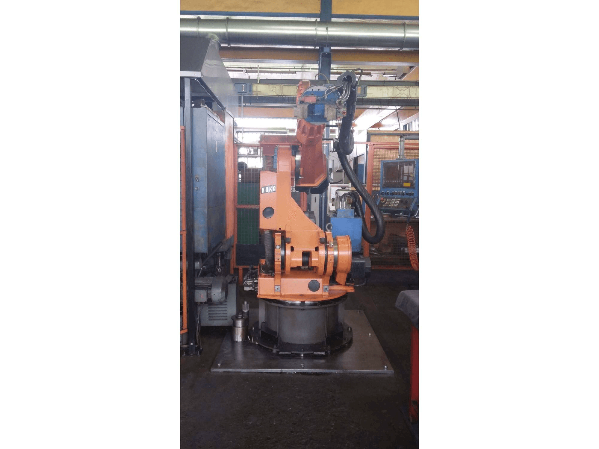 Vista frontal de la máquina KUKA IR 760/120.0