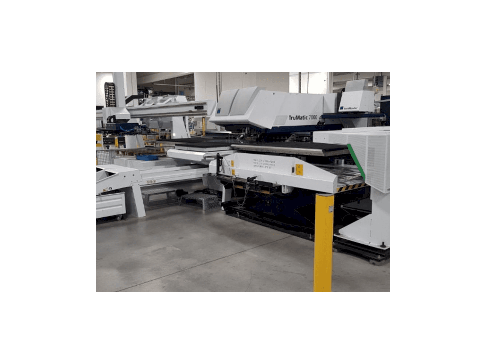 Vista frontal de la máquina Trumpf Trumatic 7000