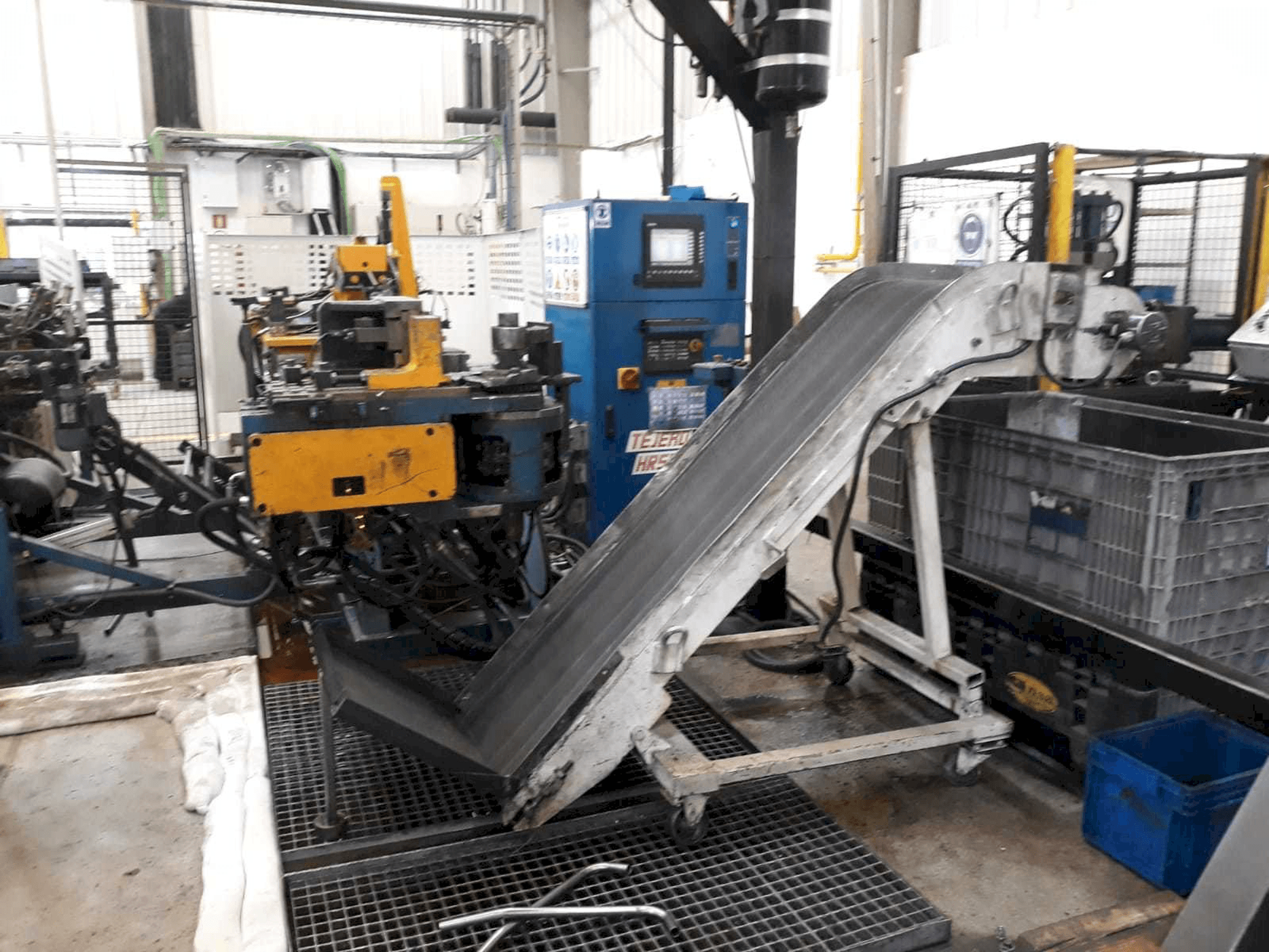 Vista frontal de la máquina Tejero HR-50-CNC