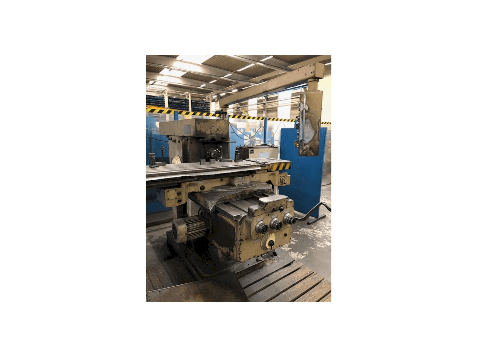 Vista frontal de la máquina FU W 400 VI / 2