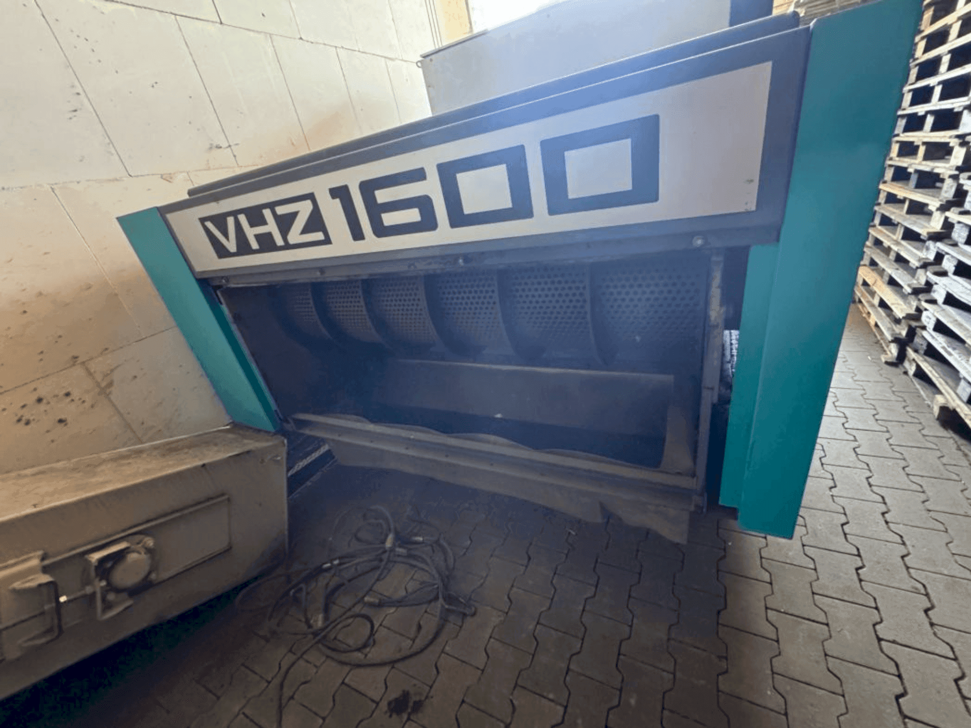 Vista frontal de la máquina VECOPLAN VHZ 1600