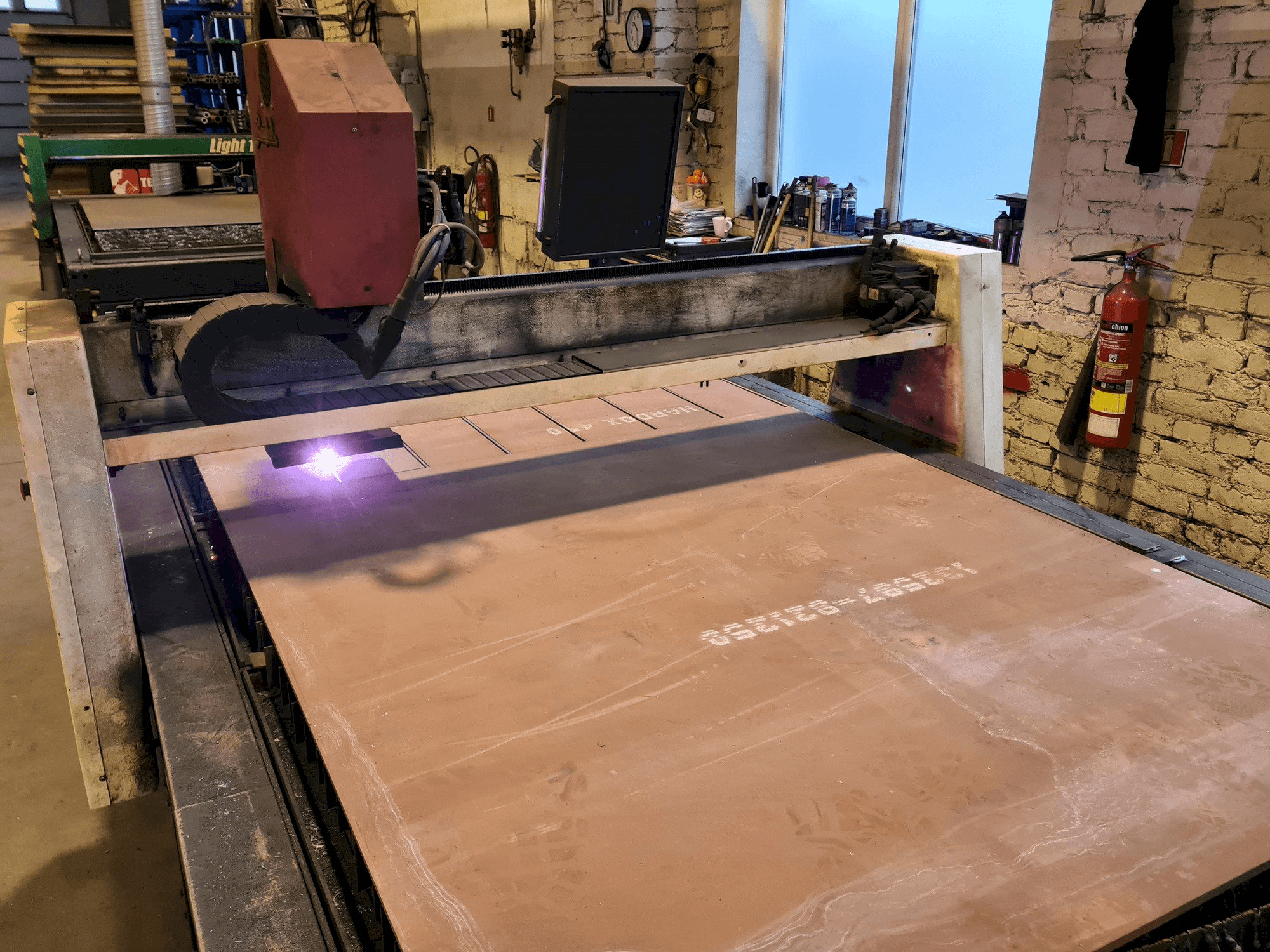 Vista frontal de la máquina Baykal BPH 1503 COMPACT