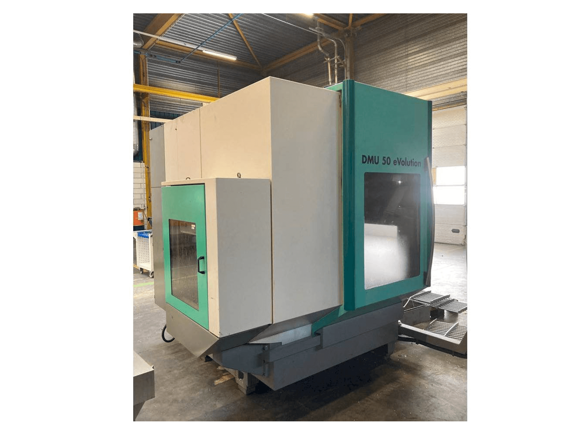 Vista frontal de la máquina DECKEL MAHO DMG 50Evo