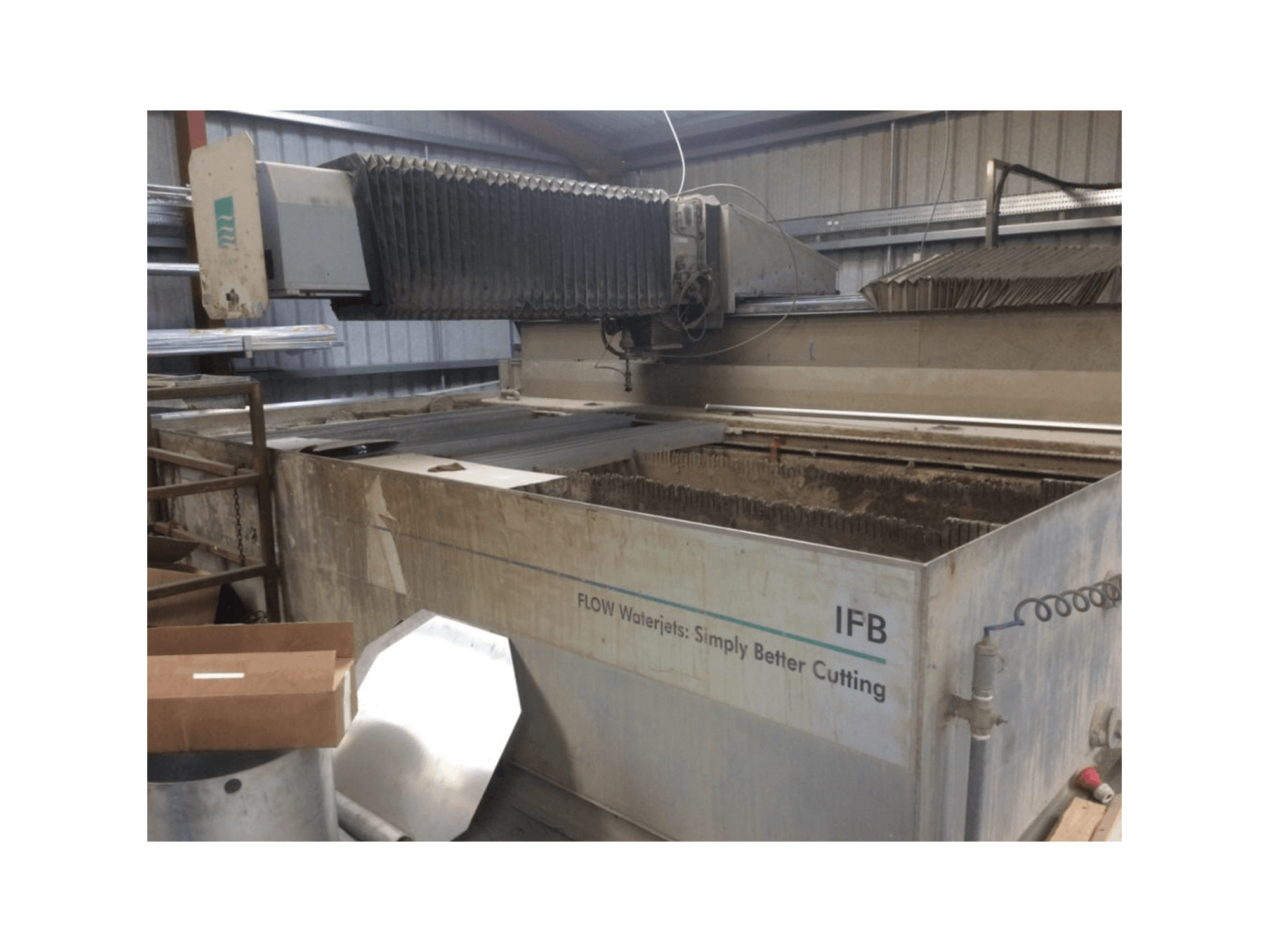 Vista frontal de la máquina Flow IFB 713633-1