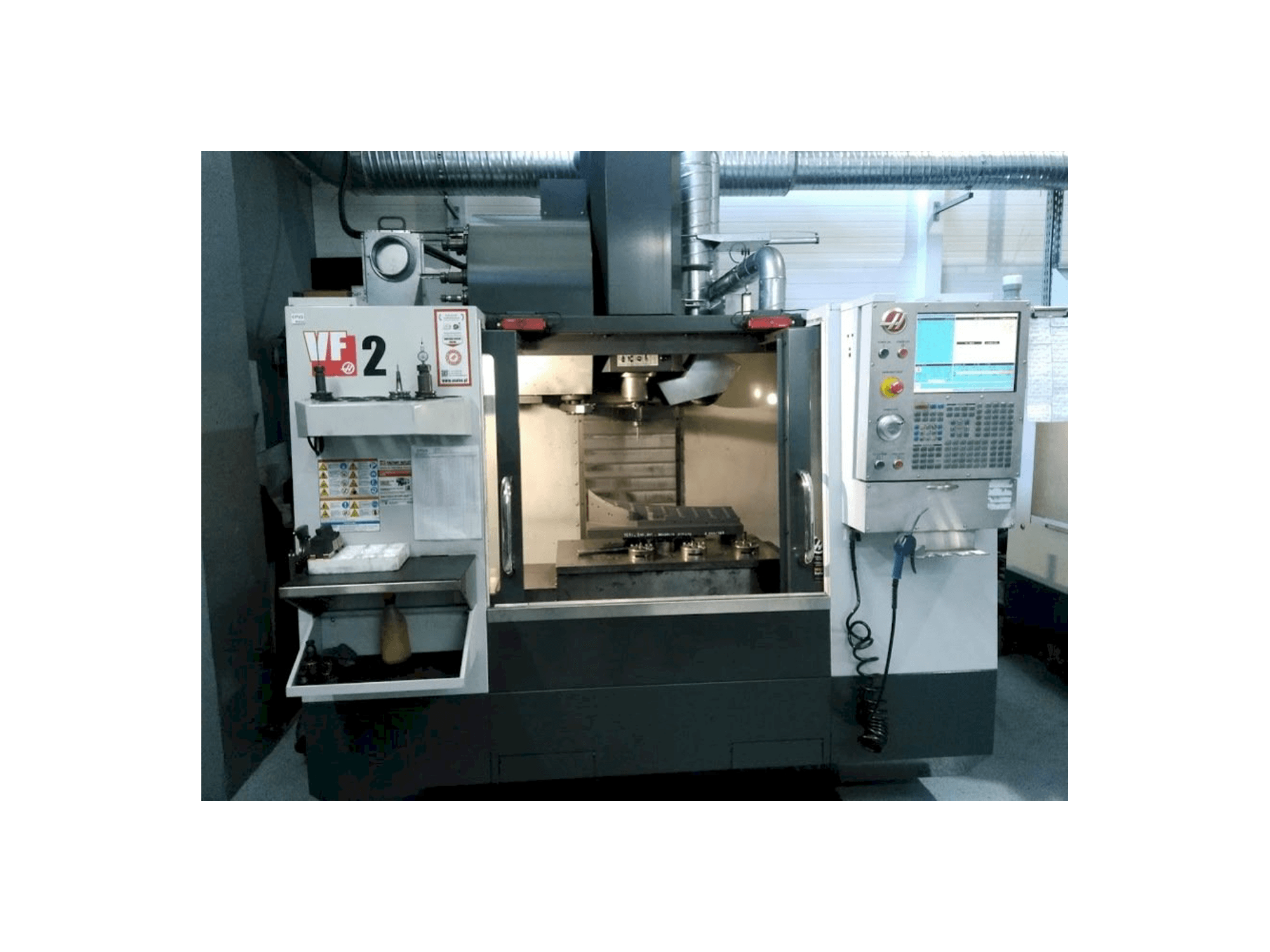 Vista frontal de la máquina HAAS VF2
