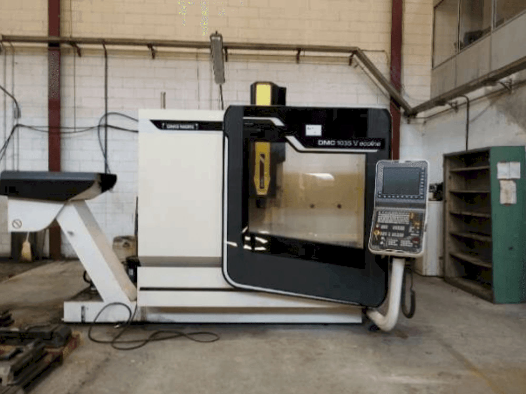Vista frontal de la máquina DMG MORI DMC 1035 V Ecoline