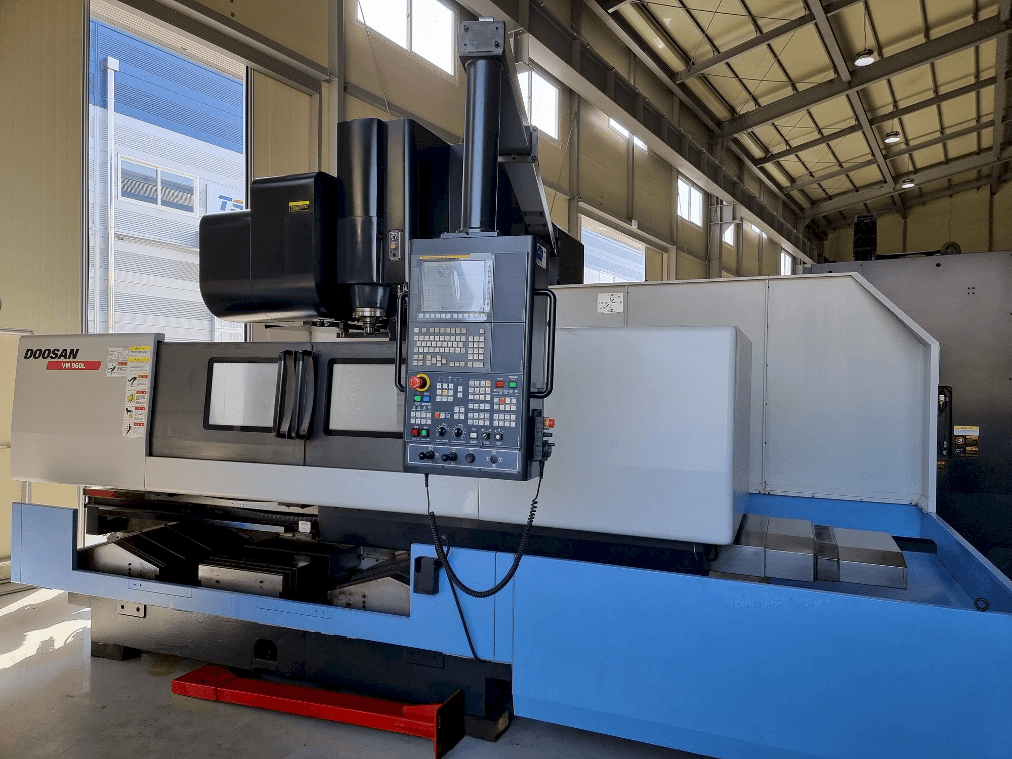 Vista frontal de la máquina Doosan VM 960L