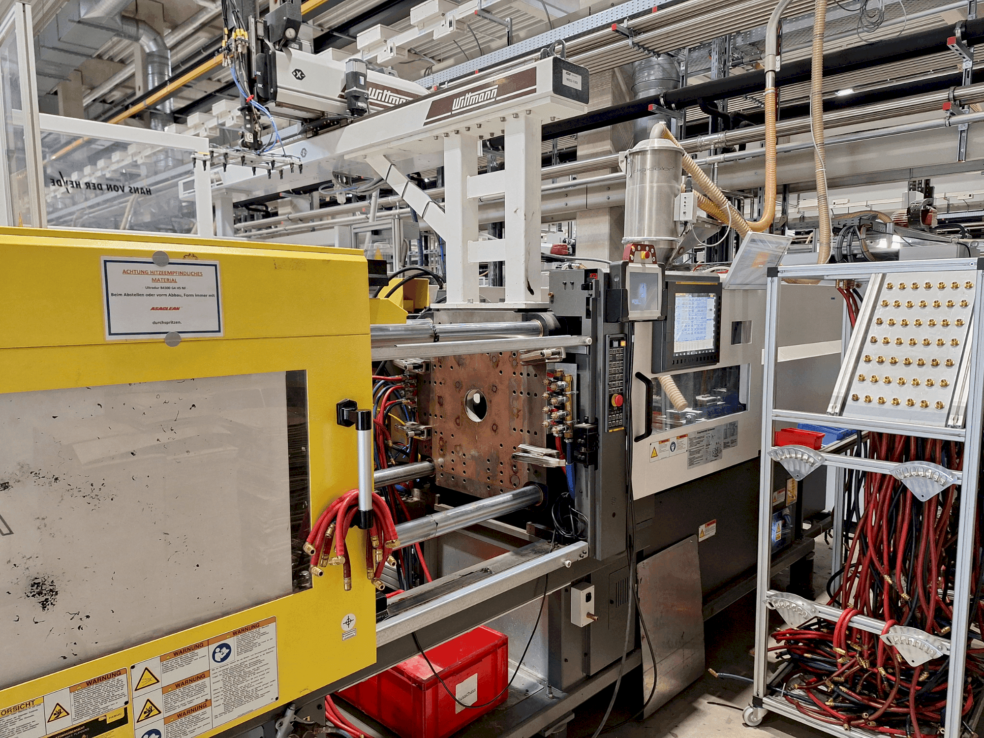 Vista frontal de la máquina FANUC Roboshot S130iA