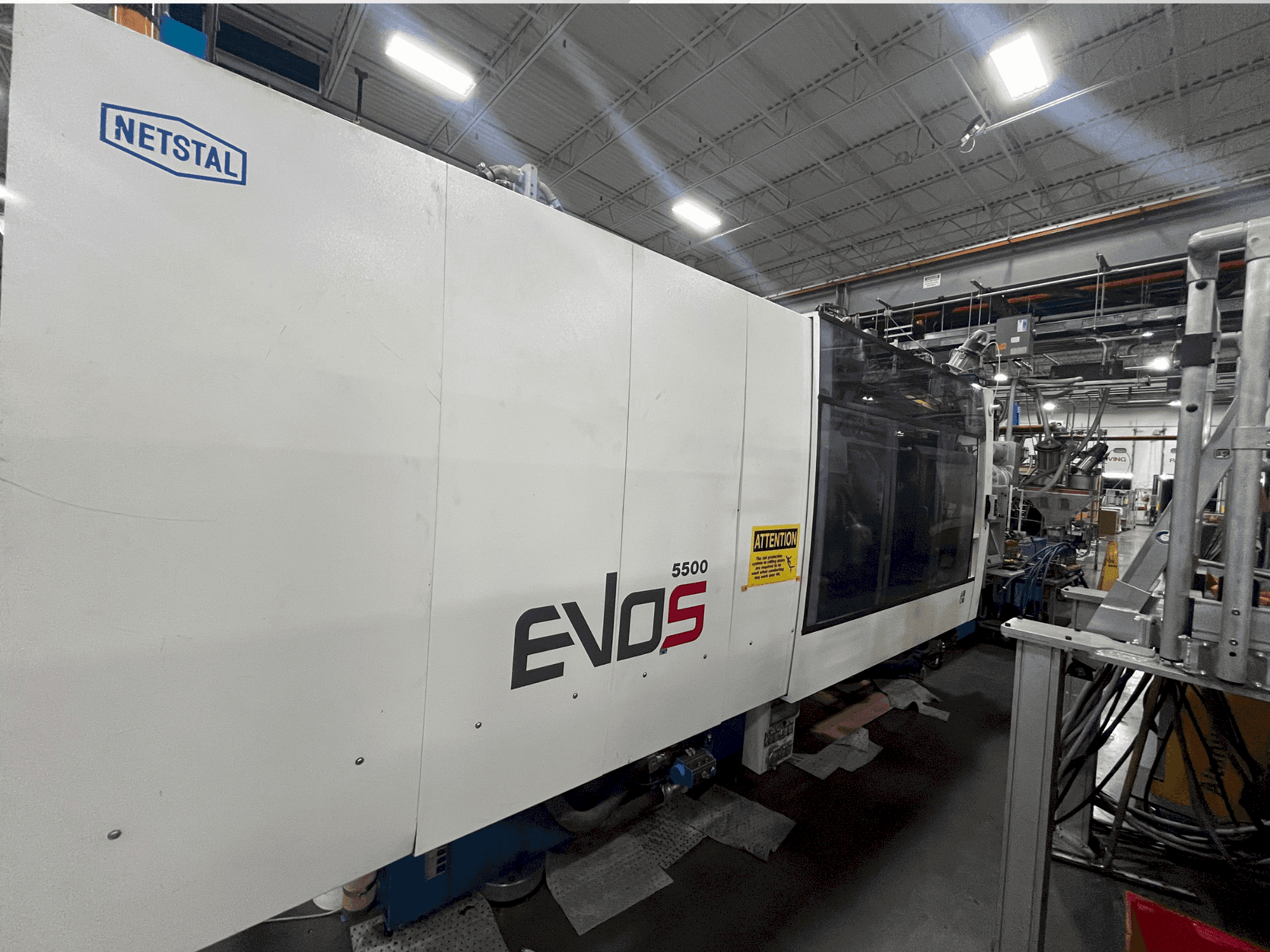 Vista frontal de la máquina Netstal EVOS 5500-2900 Speed