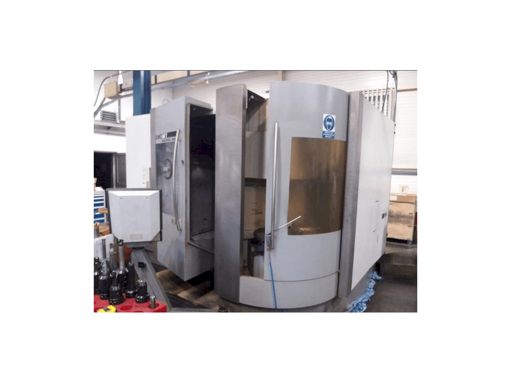 Vista frontal de la máquina DECKEL MAHO DMC 60T