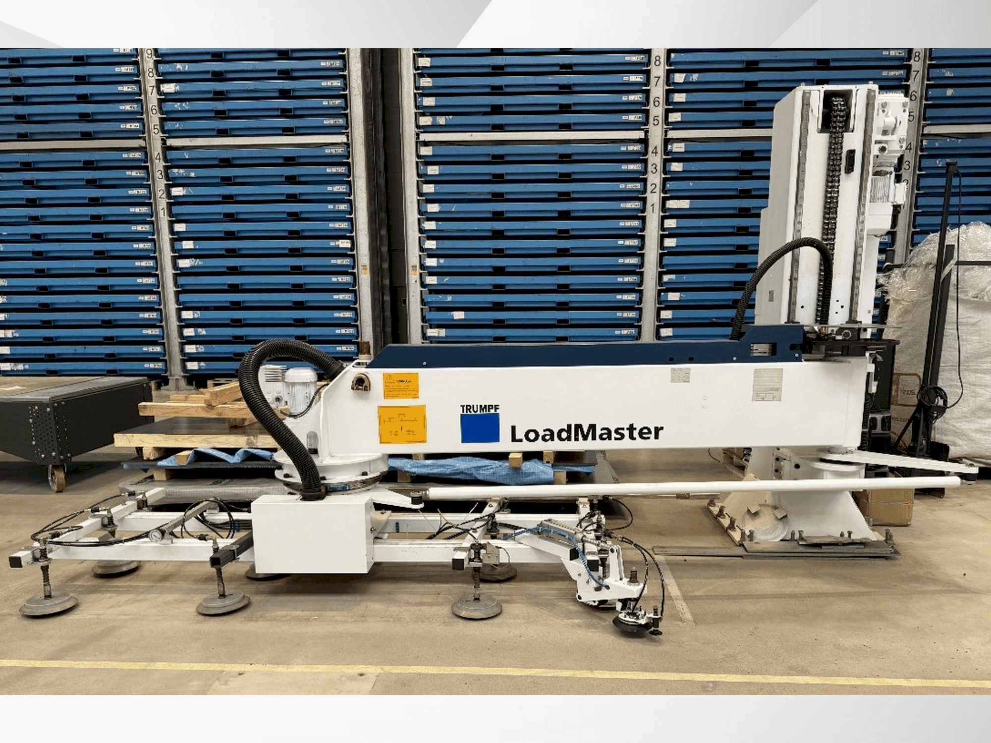 Vista frontal de la máquina TRUMPF LoadMaster