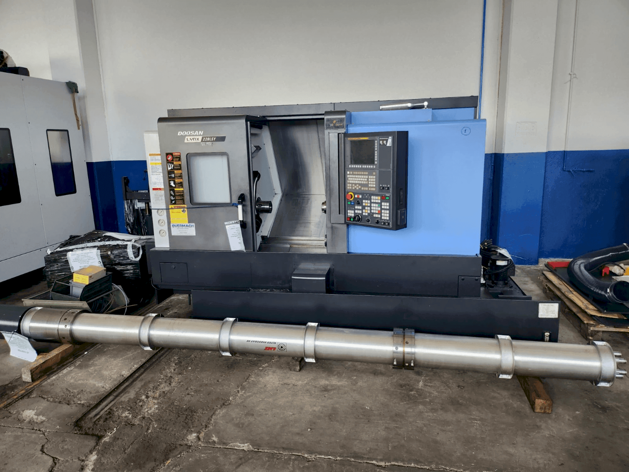 Vista frontal de la máquina DOOSAN LYNX 220 LSYA
