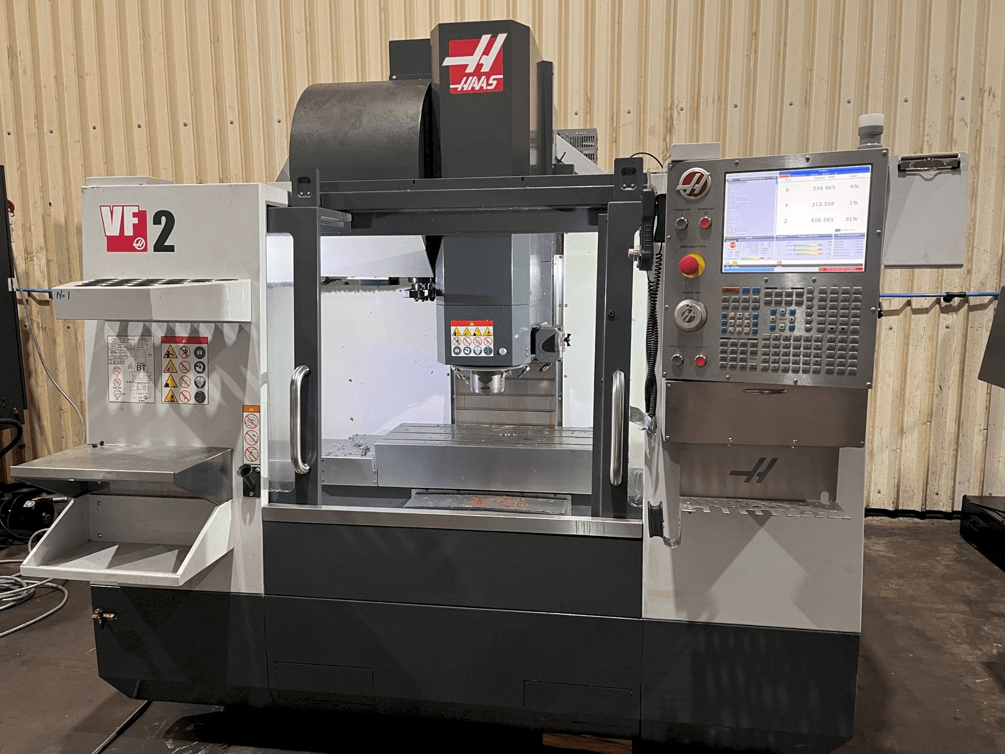 Vista frontal de la máquina HAAS VF-2