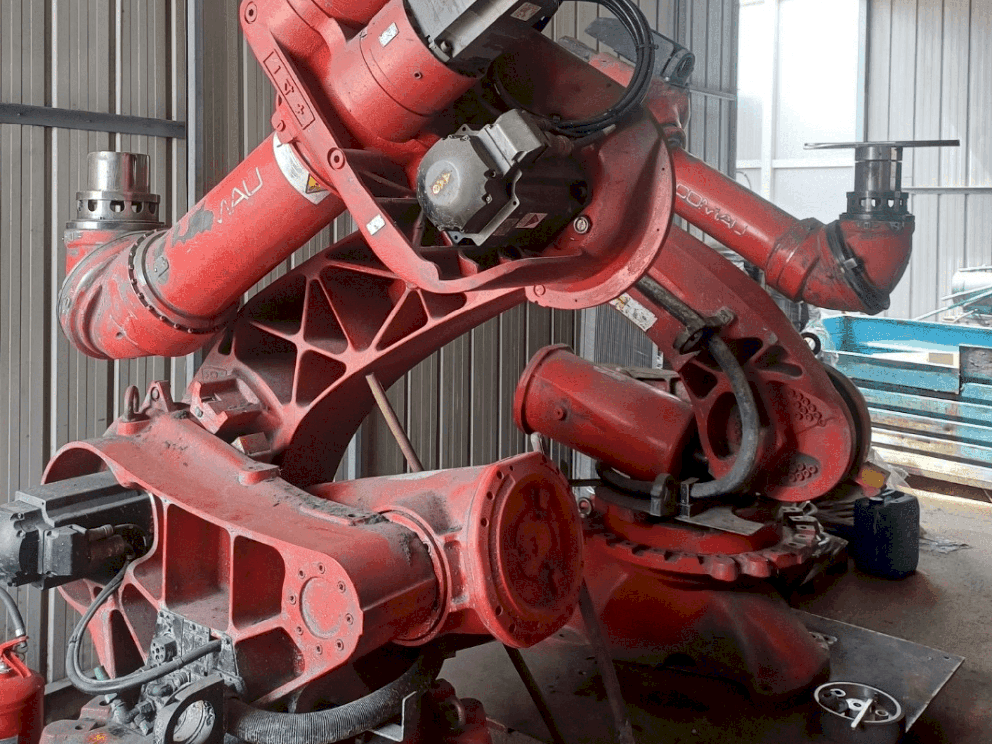 Vista frontal de la máquina COMAU C4G RCC3