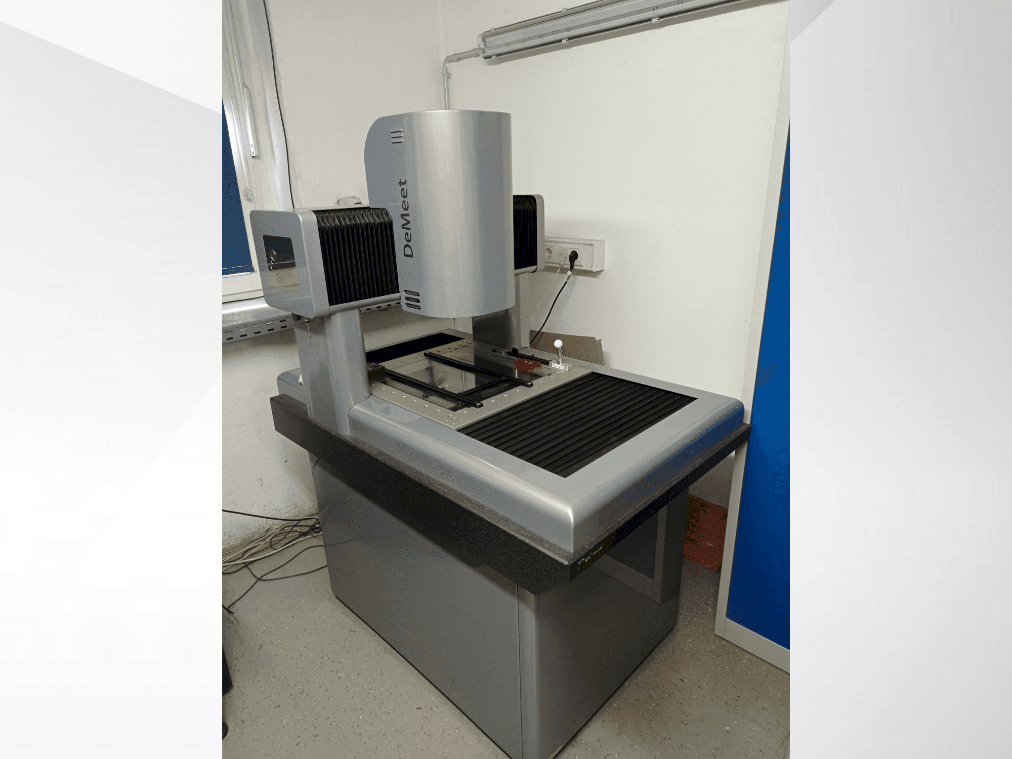 Vista frontal de la máquina SCHUT DeMeet 404