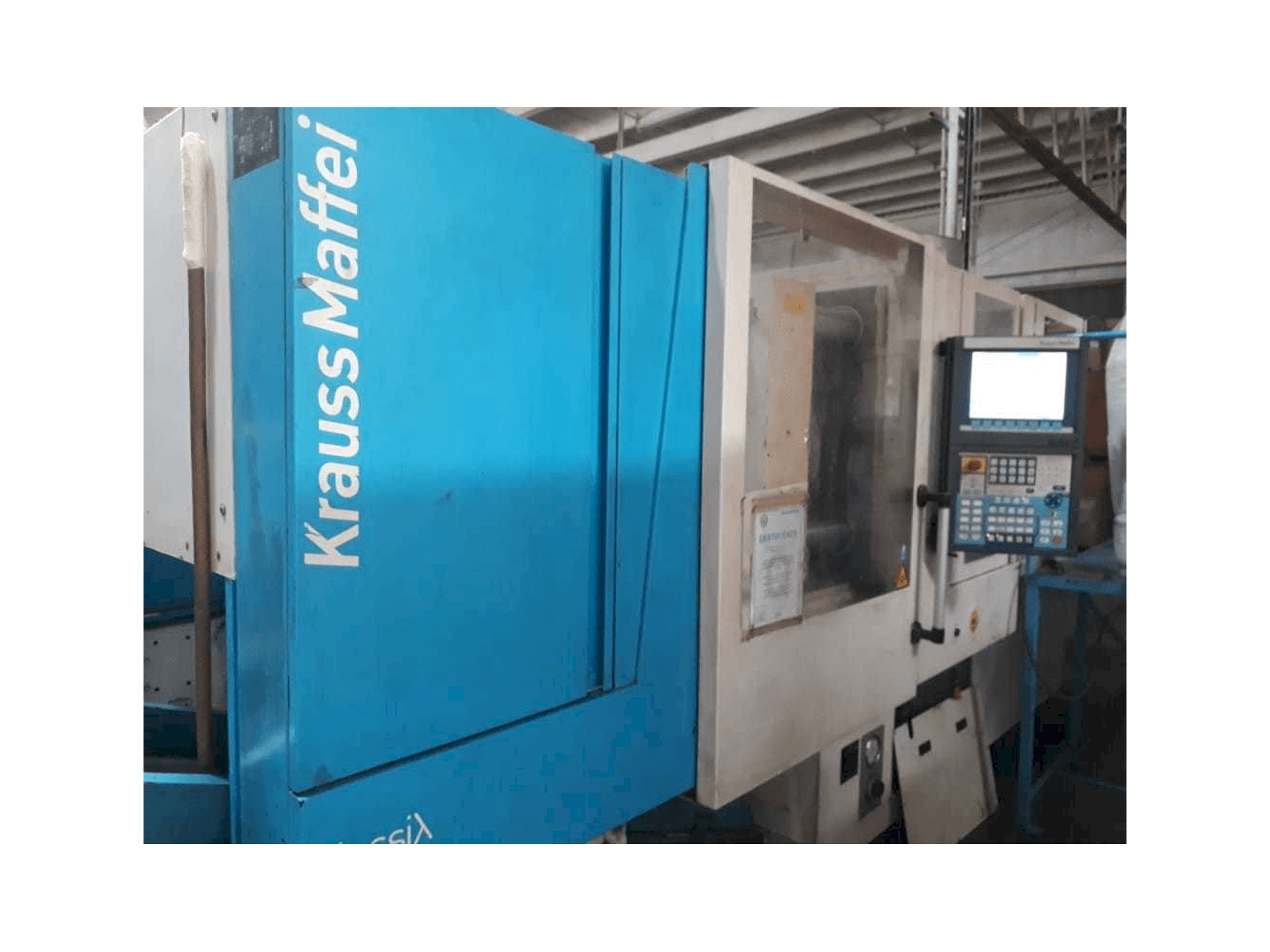 Vista frontal de la máquina Krauss Maffei 160/750 CX