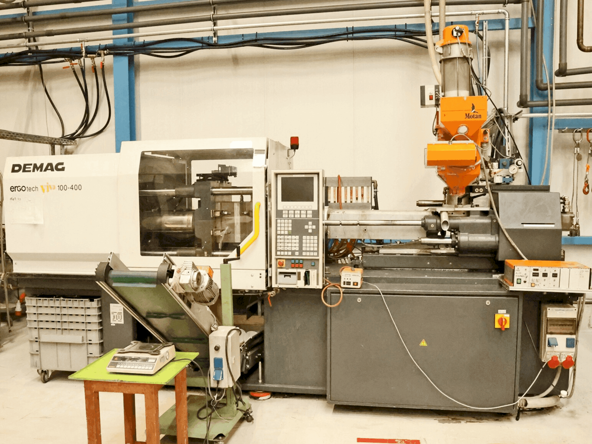 Vista frontal de la máquina DEMAG Ergotech ET 100-400 viva