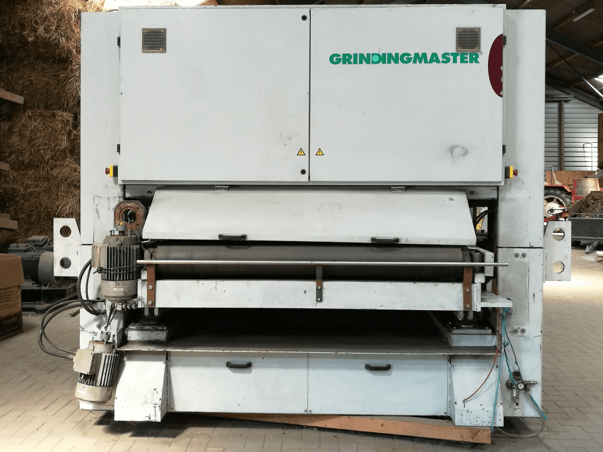 Vista frontal de la máquina TIMESAVERS MB-2-1600 Z2