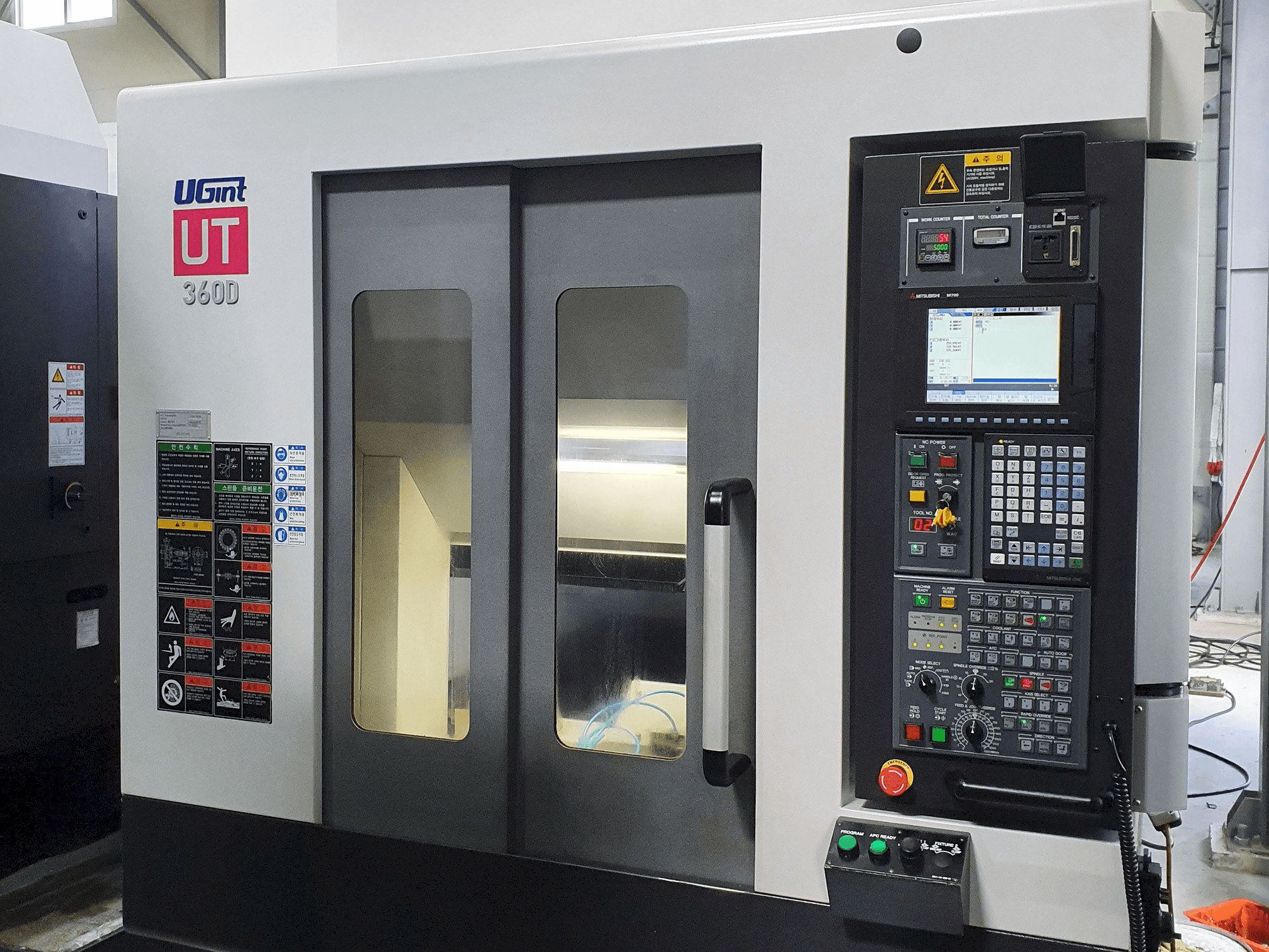 Vista frontal de la máquina UGINT UT360D