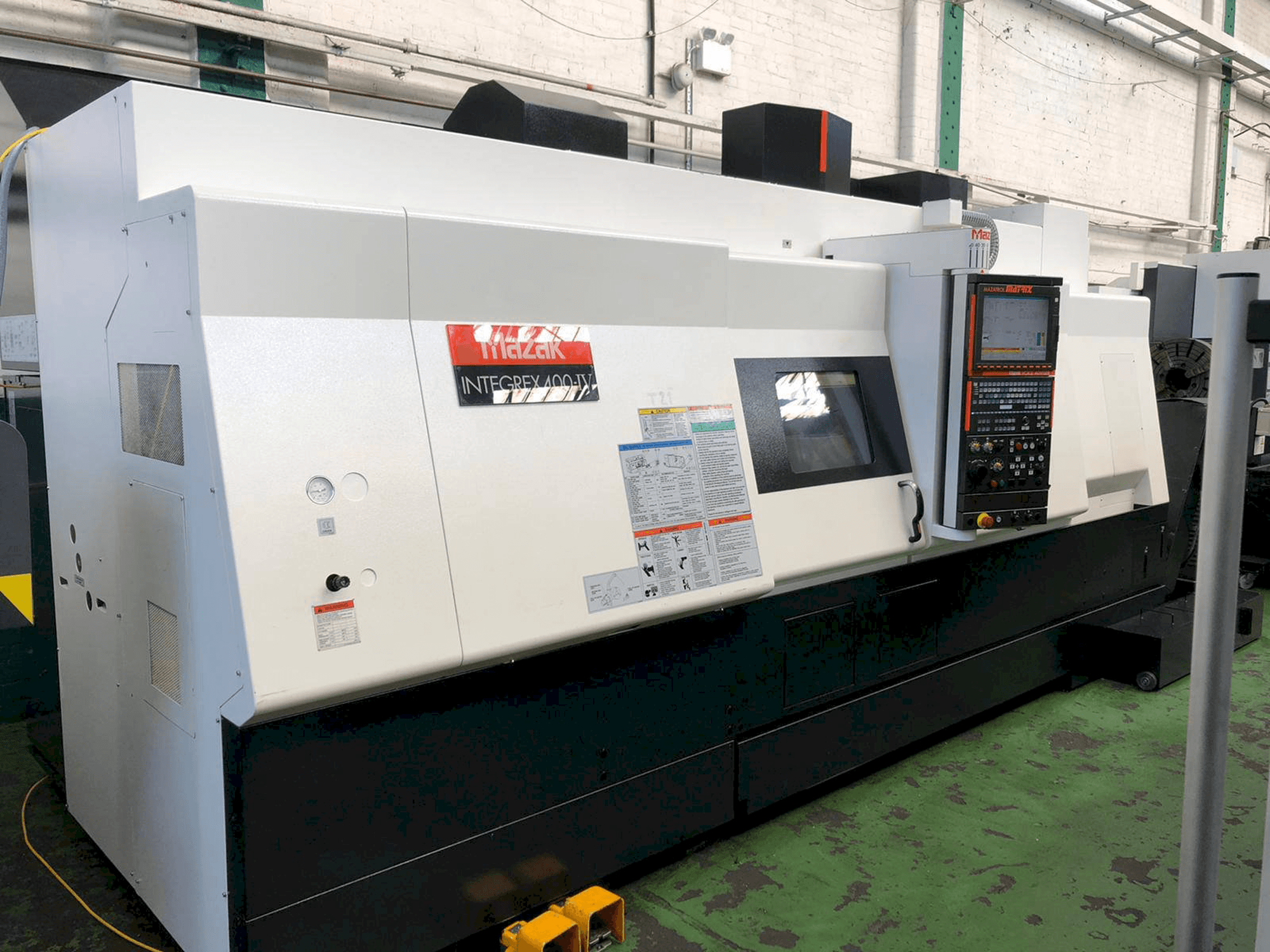 Vista frontal de la máquina Mazak Integrex 400-IV