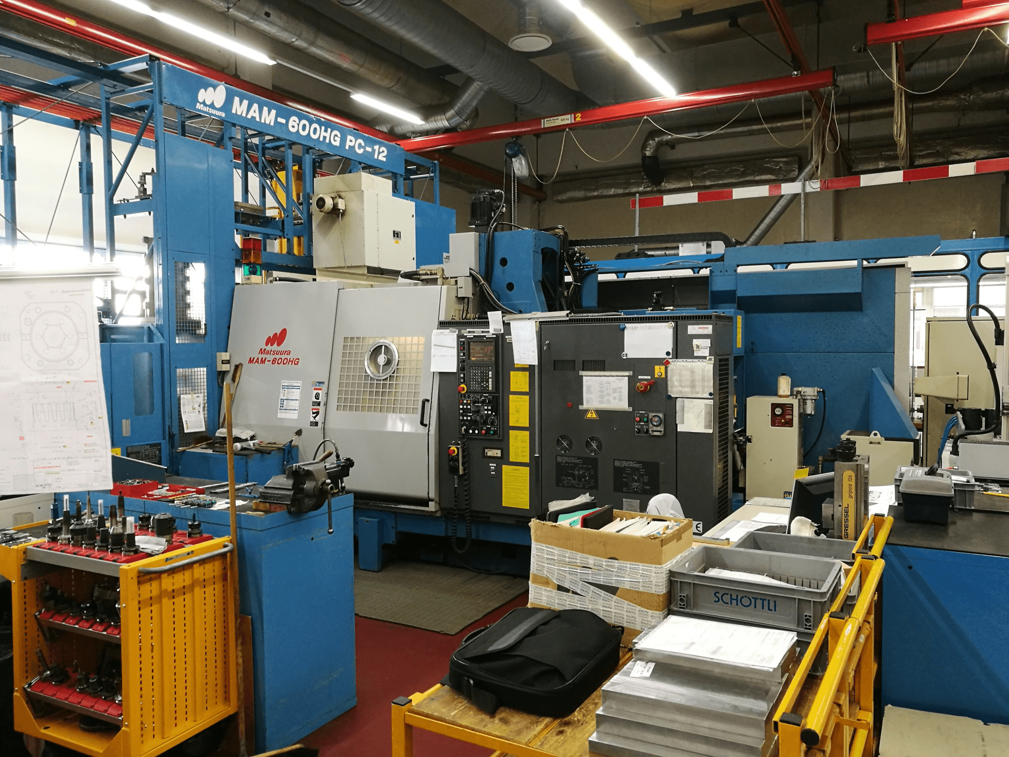 Vista frontal de la máquina Matsuura MAM 600HG PC-12