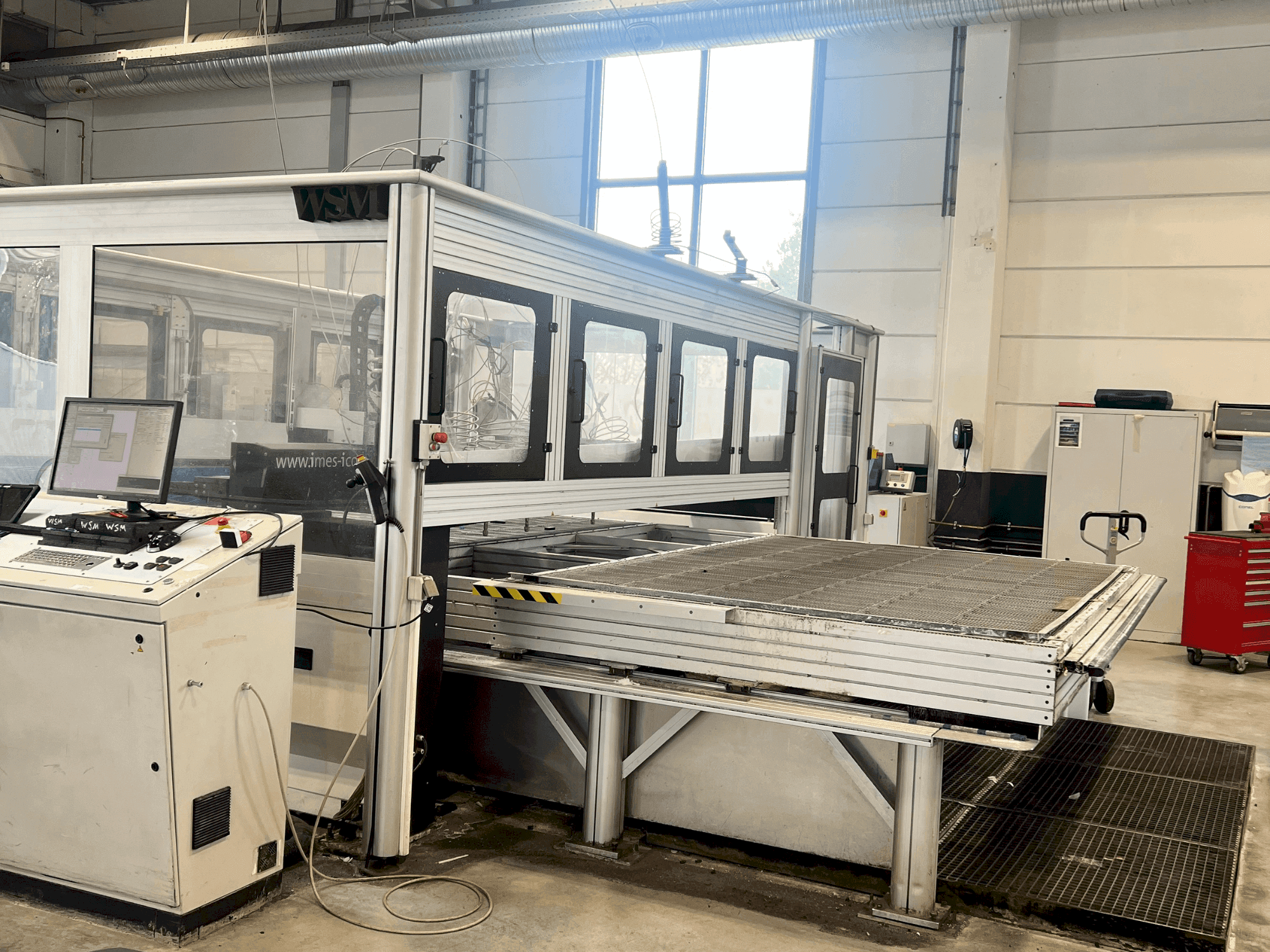 Vista frontal de la máquina Imes-Icore CUT matic WJ 3020