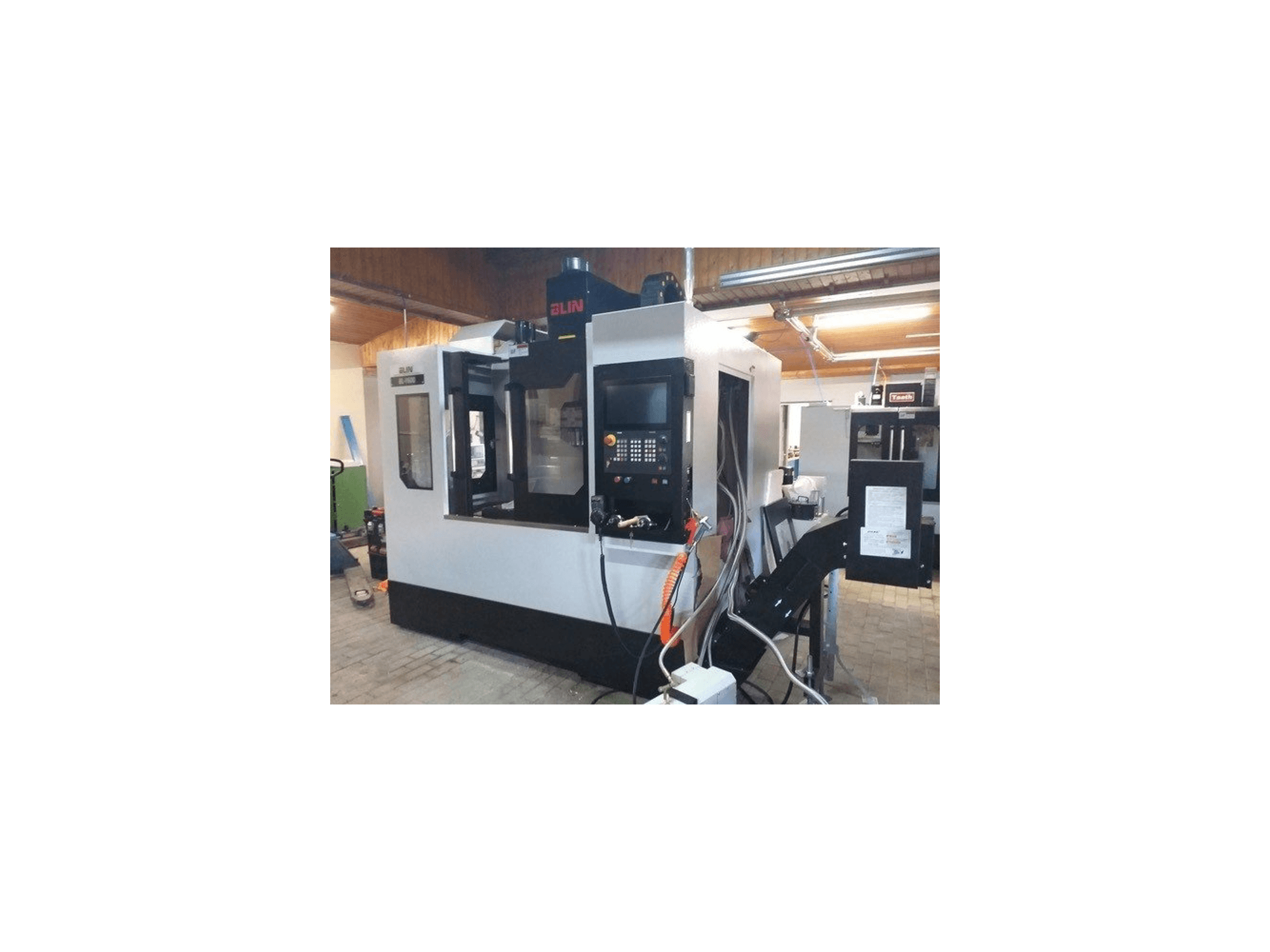 Vista frontal de la máquina TAATH BL-Y855