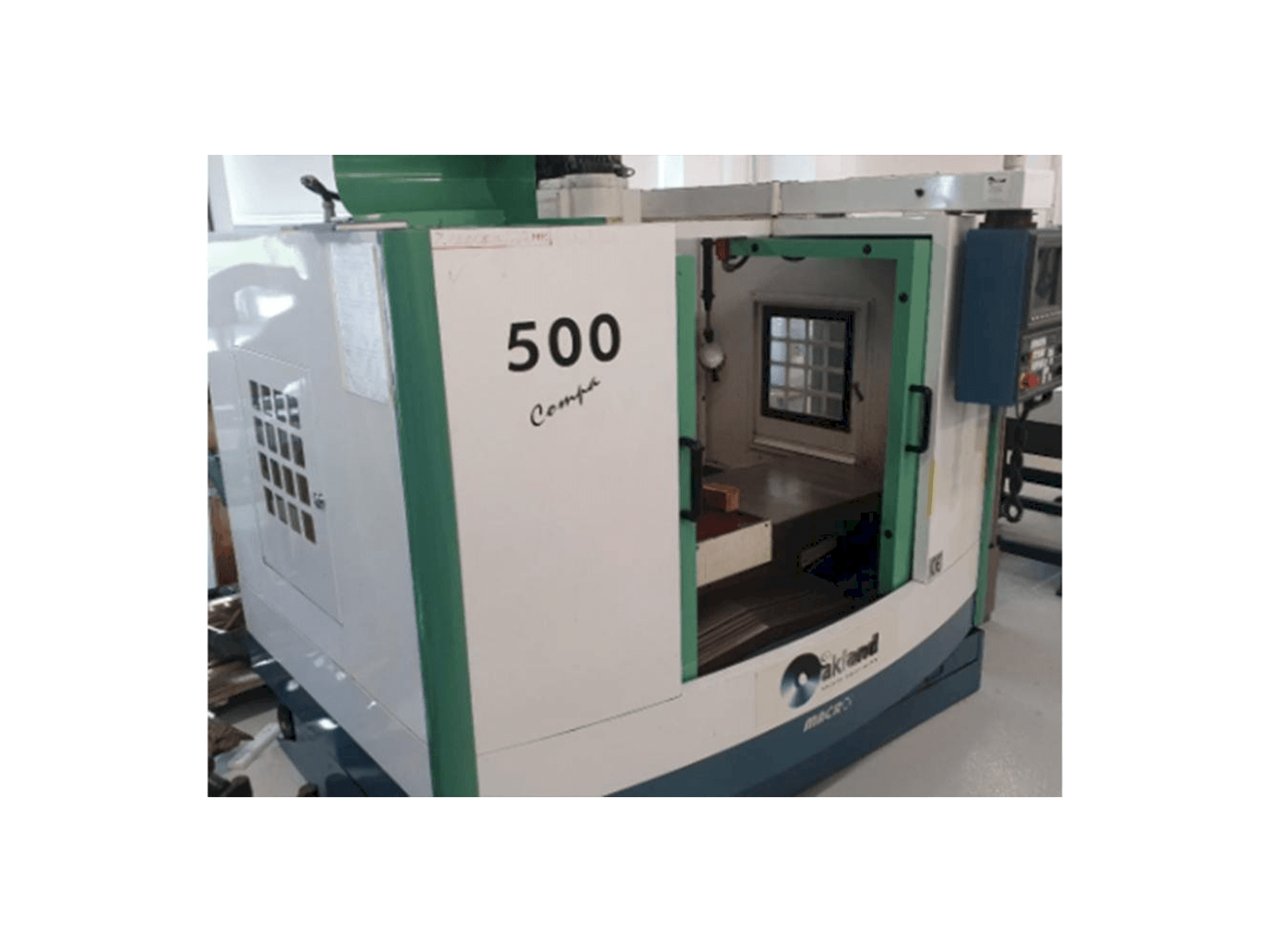 Vista frontal de la máquina Macro Micro Tech Compac 500