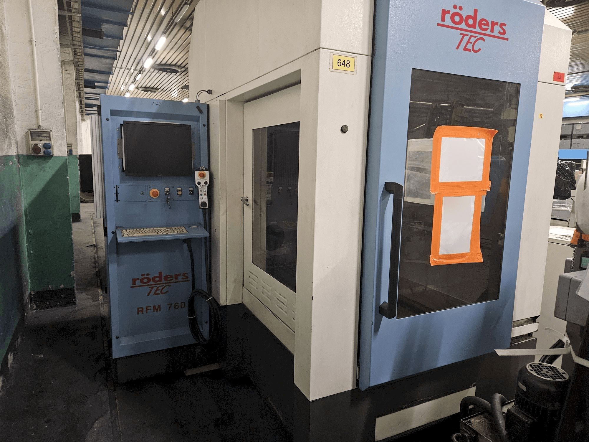 Vista frontal de la máquina RÖDERS RFM 760/2