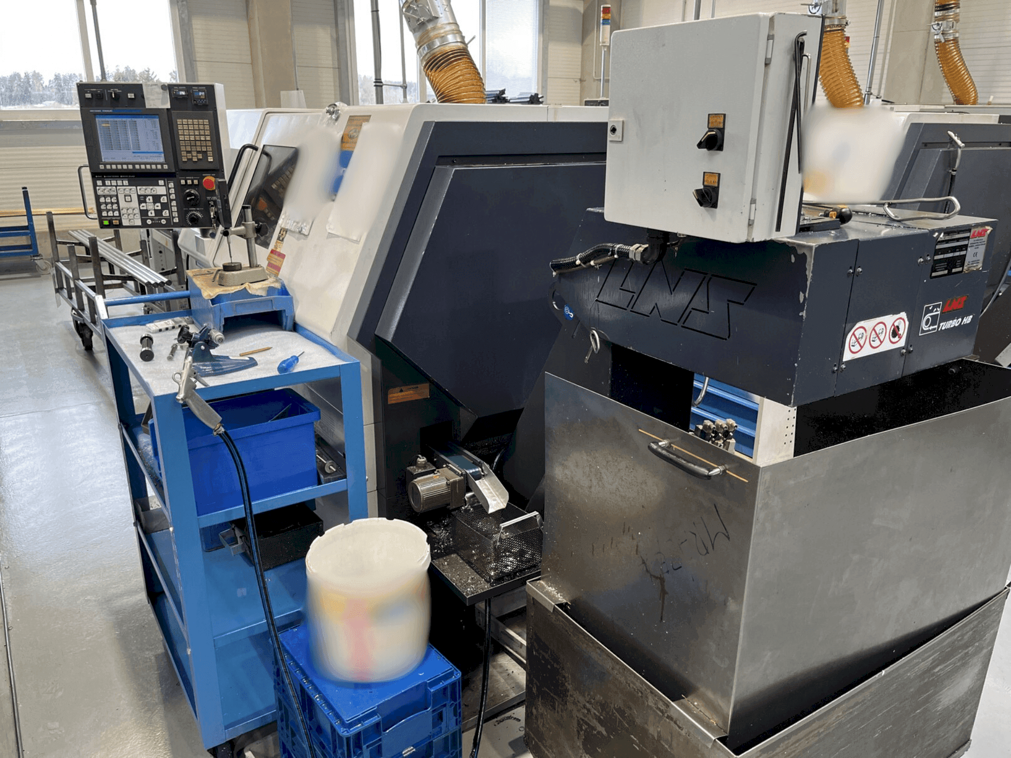 Vista frontal de la máquina Miyano BNA-42DHY