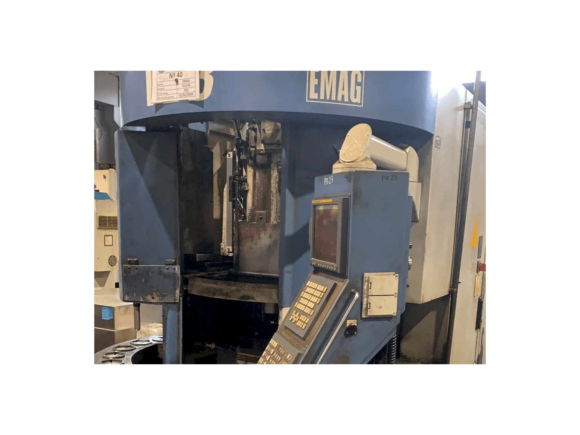 Vista frontal de la máquina EMAG VL 3