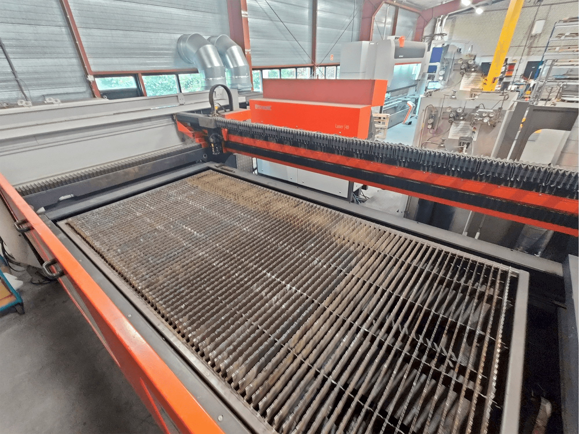 Vista frontal de la máquina Bystronic ByStar 4020 4kW CO2