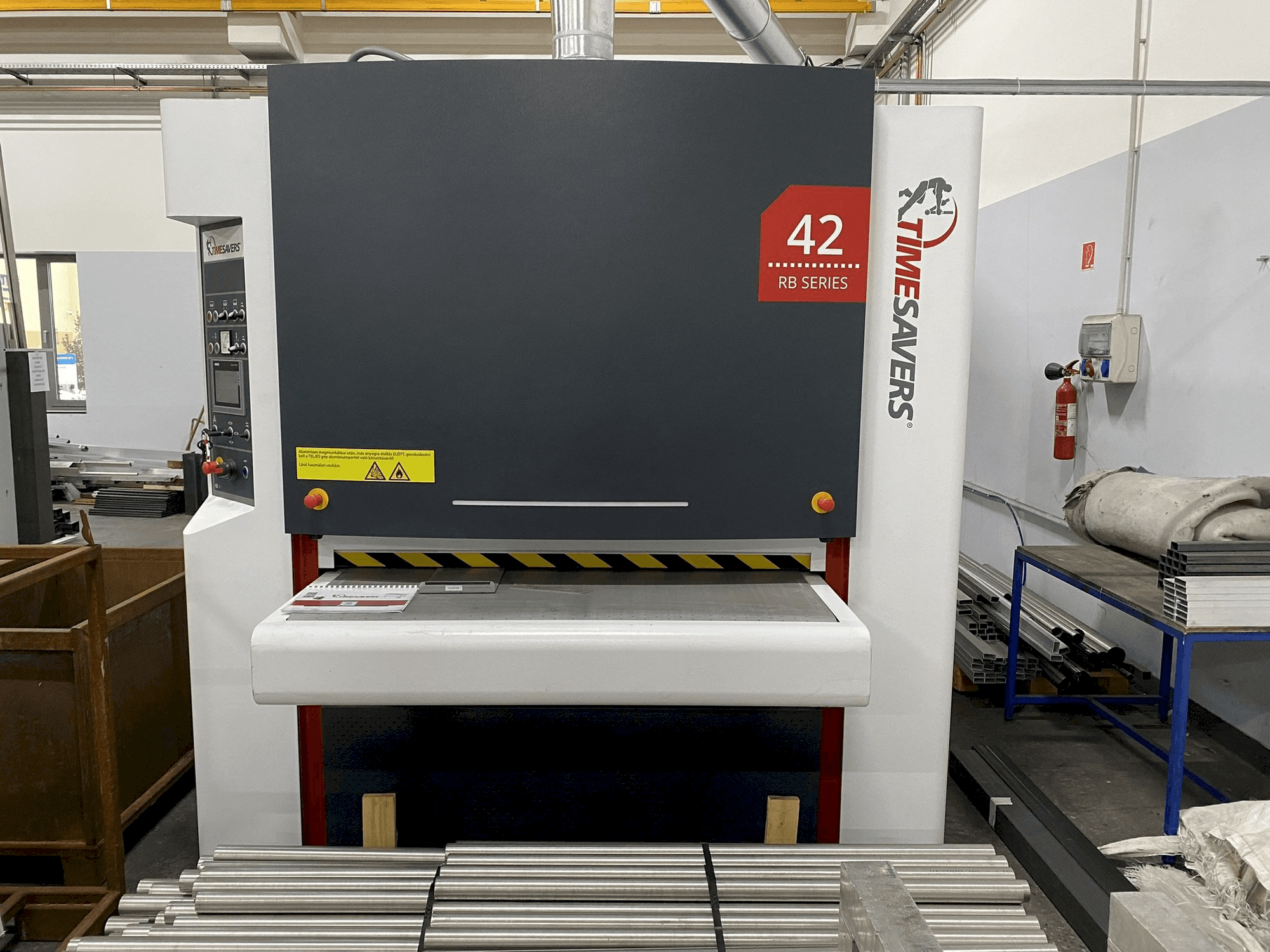 Vista frontal de la máquina TIMESAVERS 42-SERIE-1350-WRB