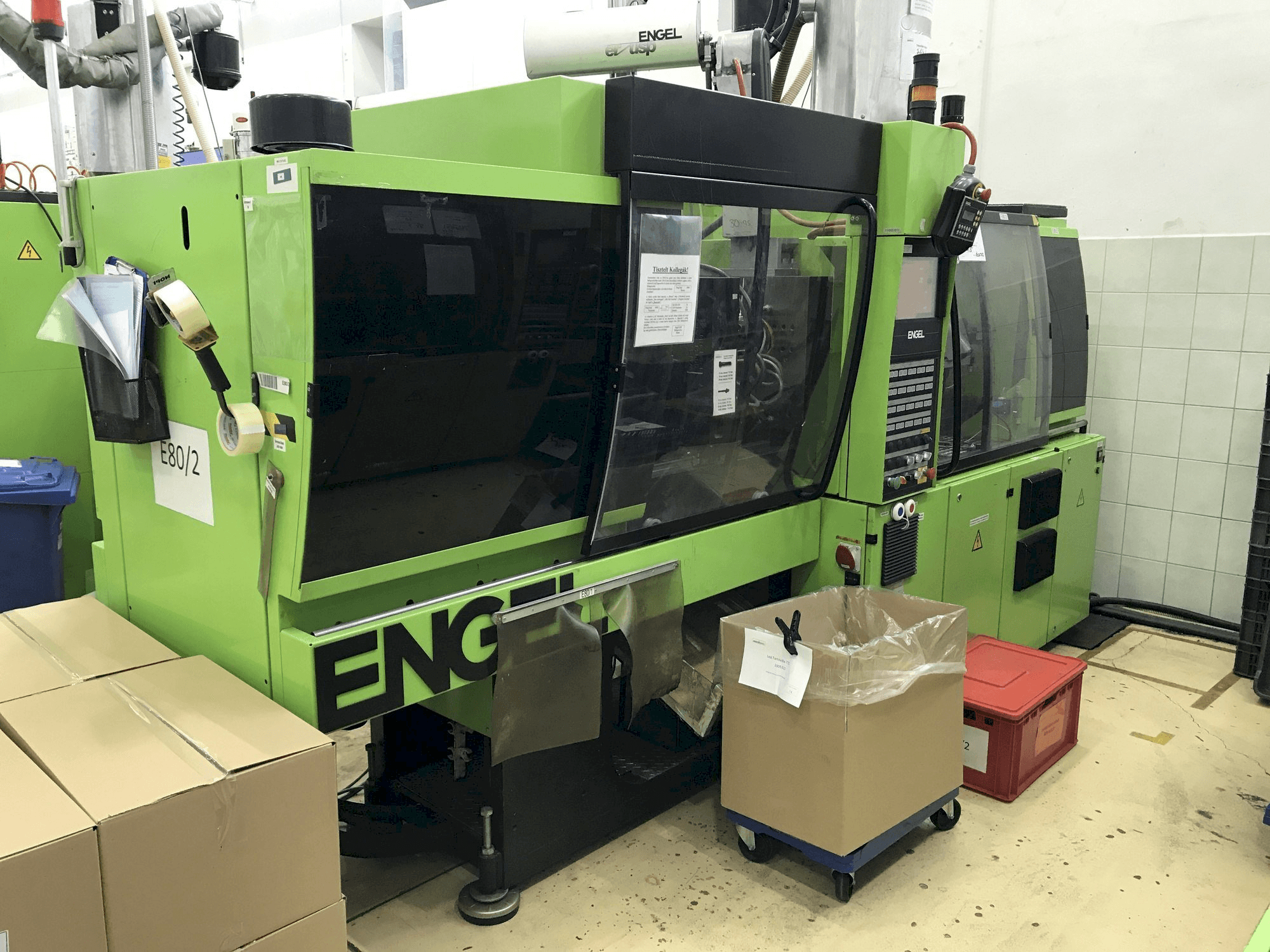 Vista frontal de la máquina ENGEL VC 330/80 Tech