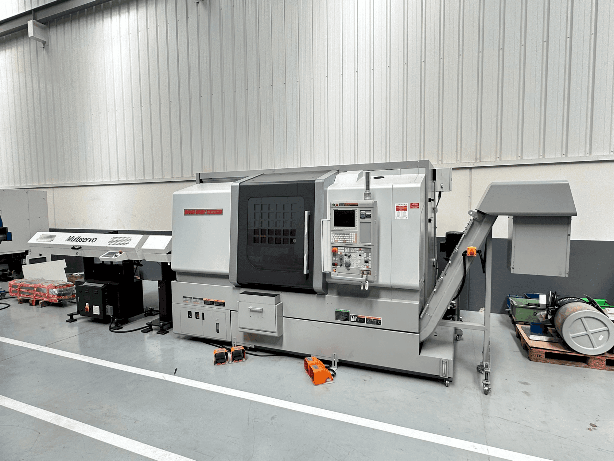 Vista frontal de la máquina MORI SEIKI NLX 2500 SY/700