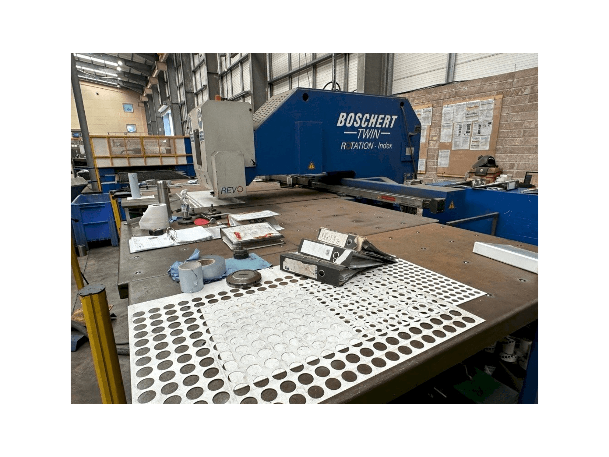 Vista frontal de la máquina Boschert Twin 1000 Inde