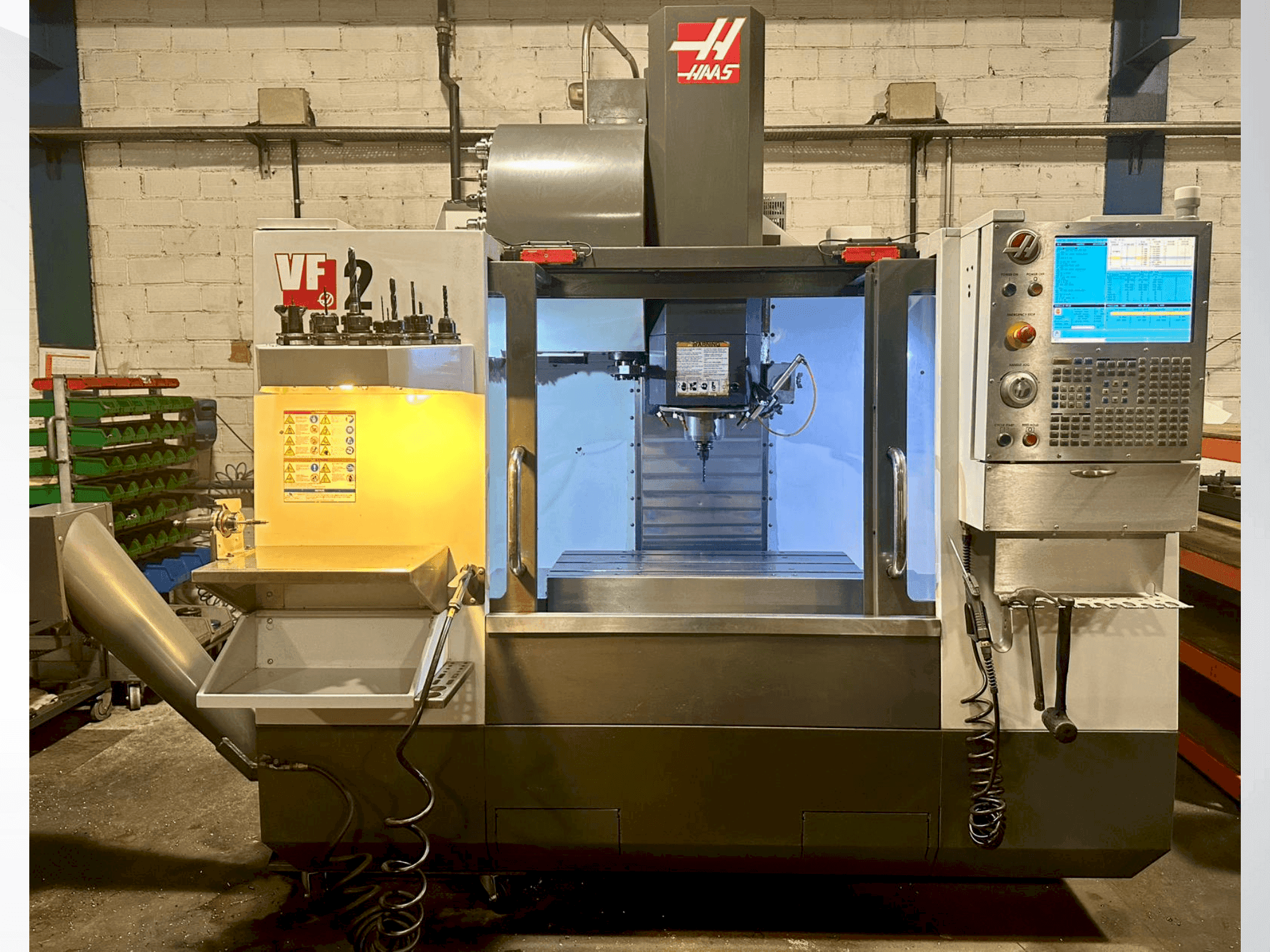Vista frontal de la máquina HAAS VF-2