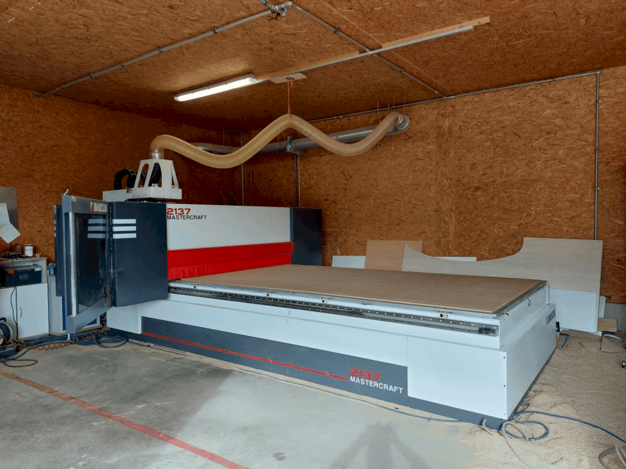 Vista frontal de la máquina OMAKSAN Mastercraft 217