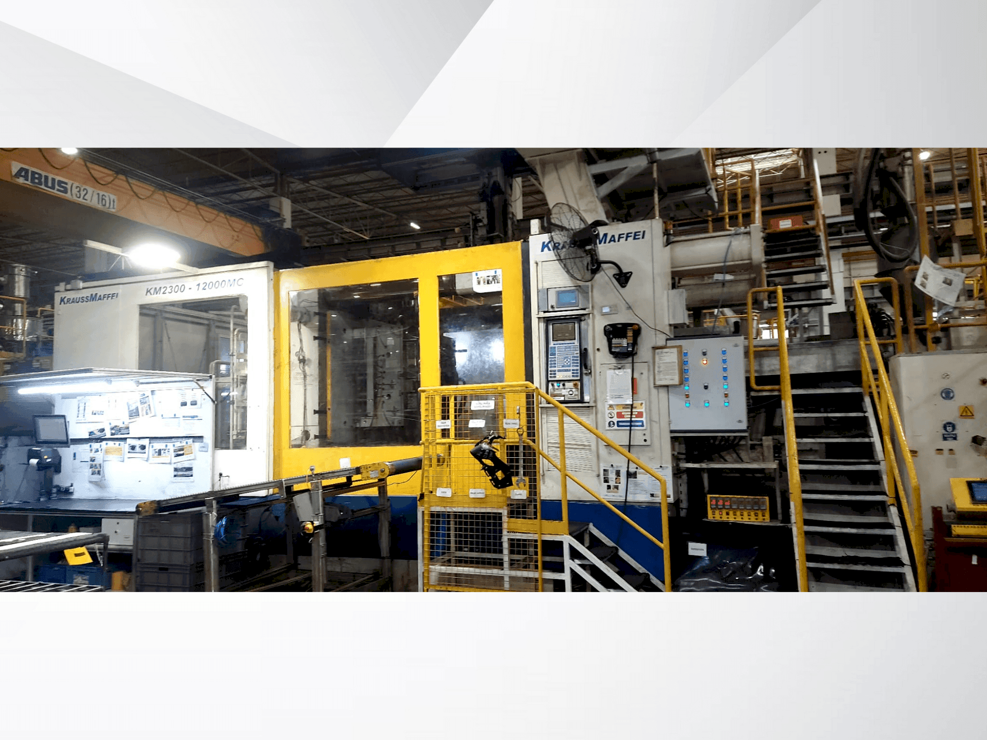 Vista frontal de la máquina Krauss Maffei 2300-12000 MC