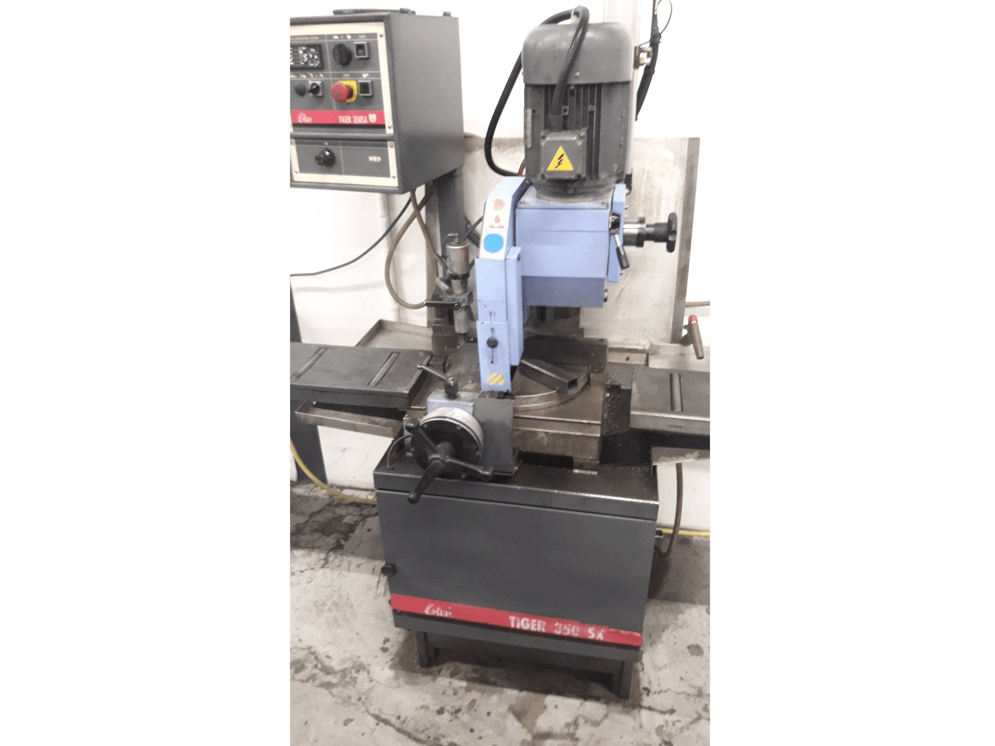 Vista frontal de la máquina MEP TIGER 350SX