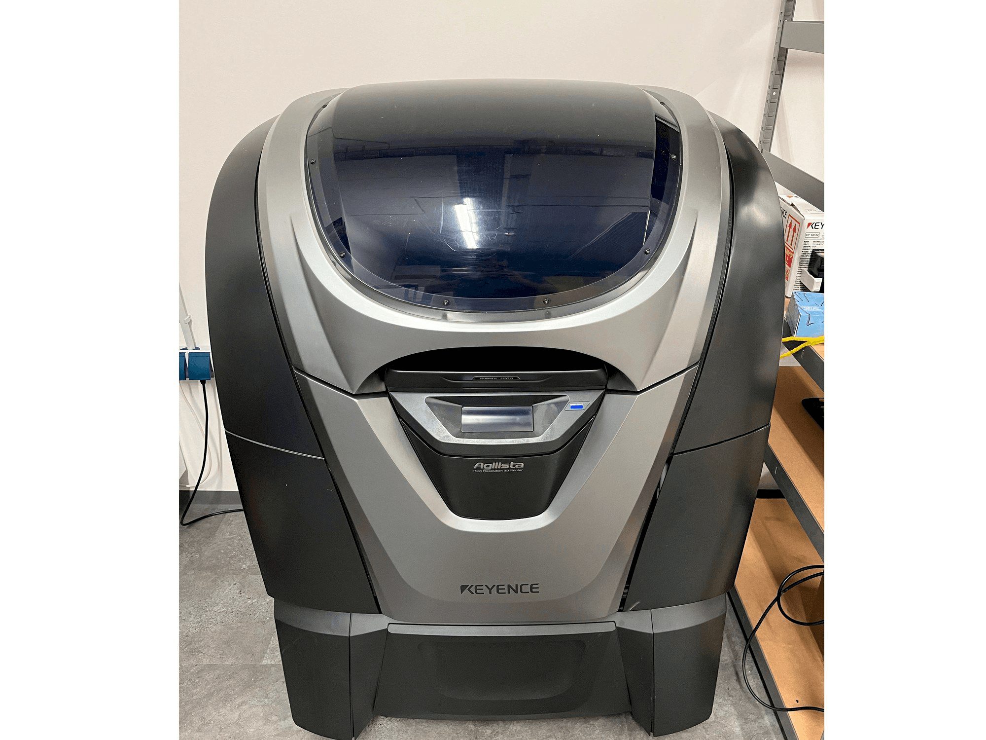 Vista frontal de la máquina KEYENCE Agilista 3200-w