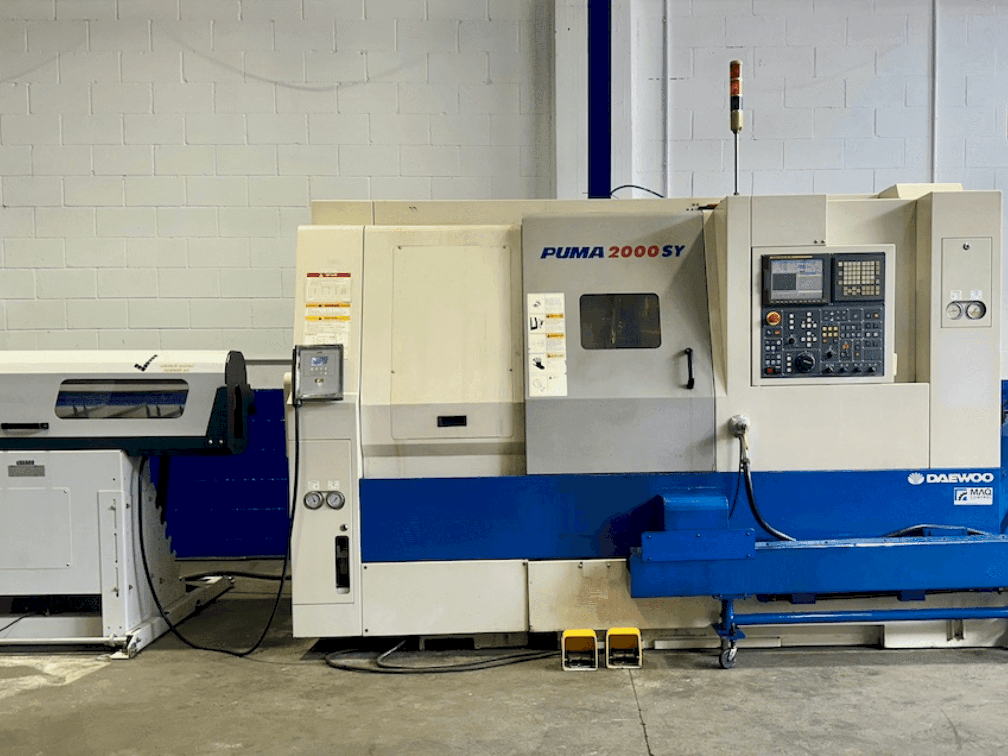 Vista frontal de la máquina DOOSAN PUMA 2000SY