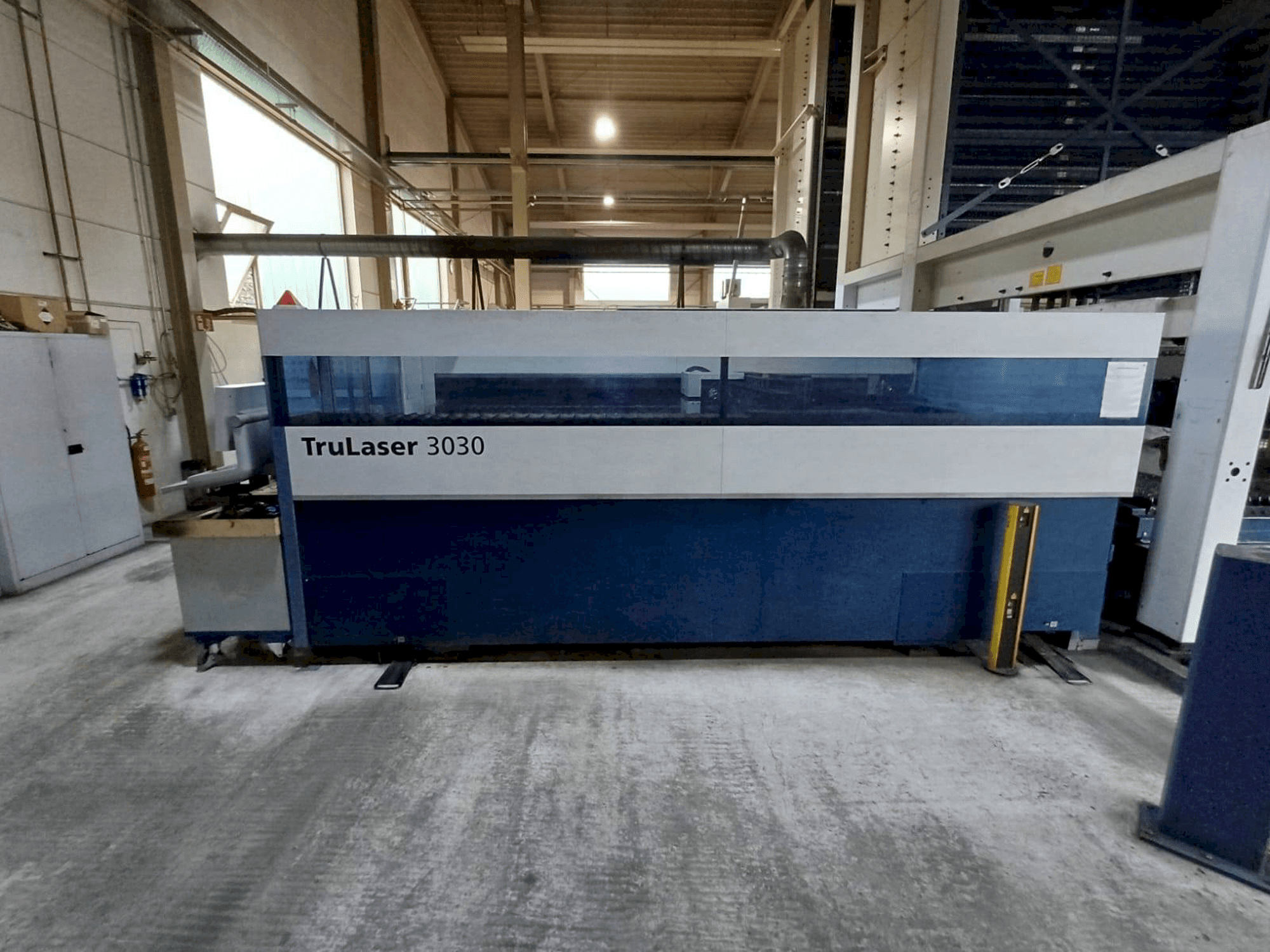 Vista frontal de la máquina TRUMPF TruLaser 3030