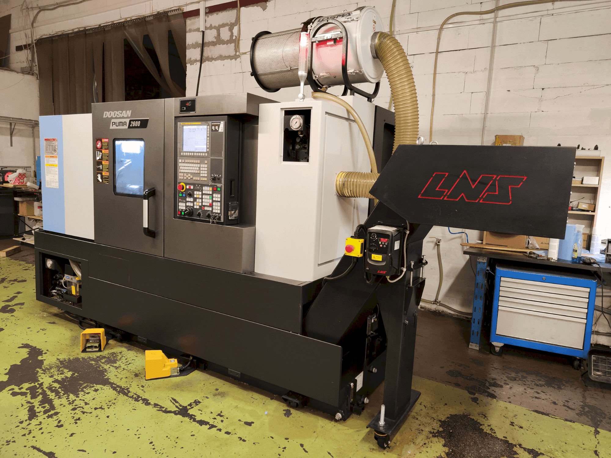 Vista frontal de la máquina DOOSAN Puma 2600/500