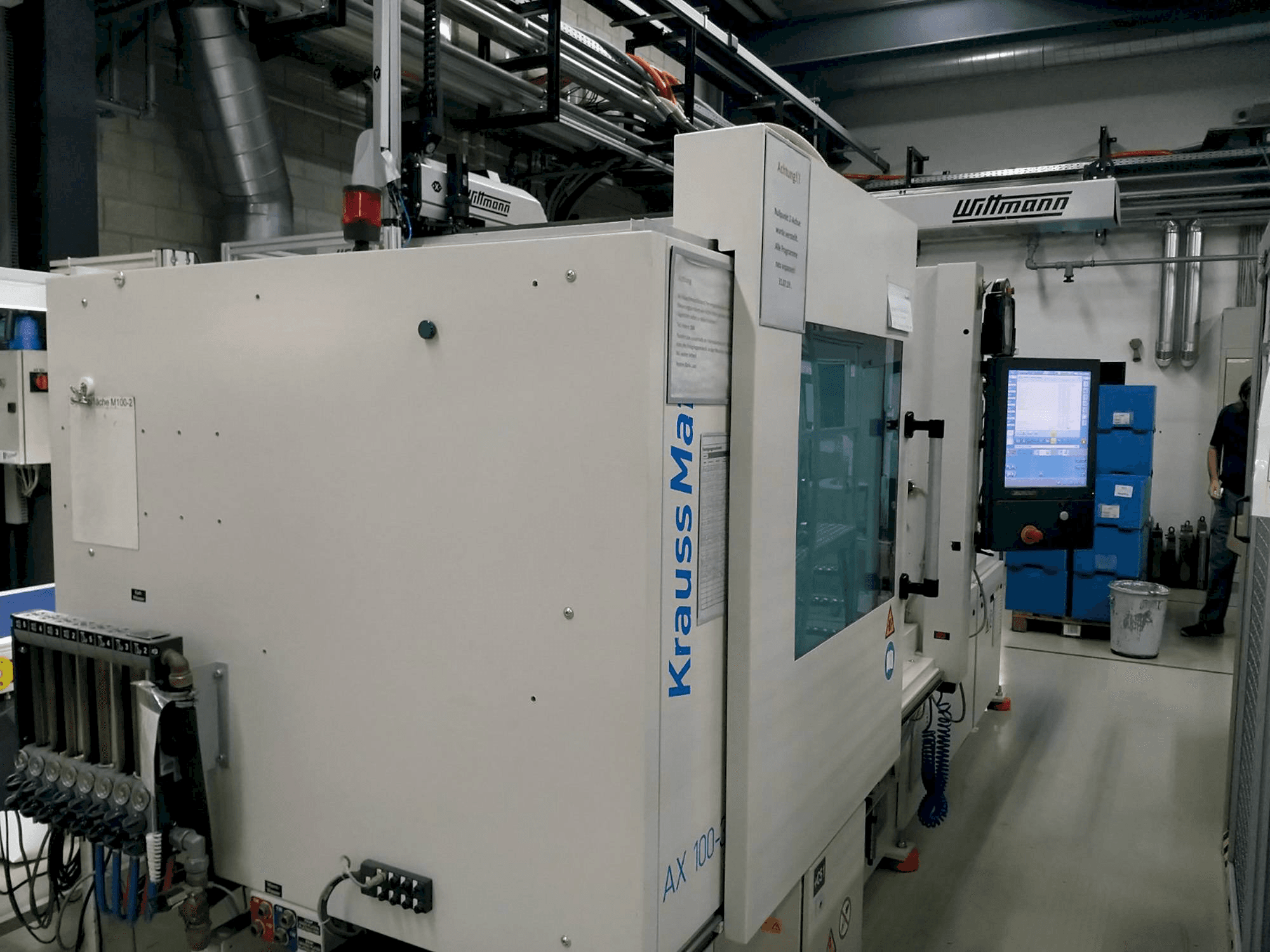 Vista frontal de la máquina Krauss Maffei 100-380 AX