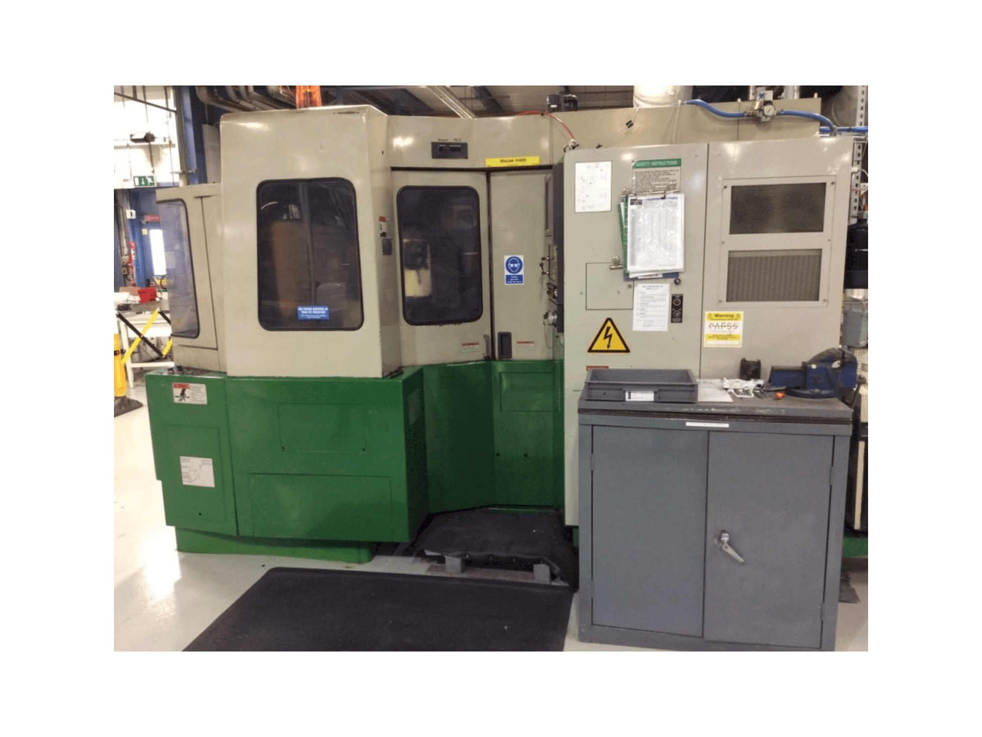Vista frontal de la máquina Mazak Mazatech H400