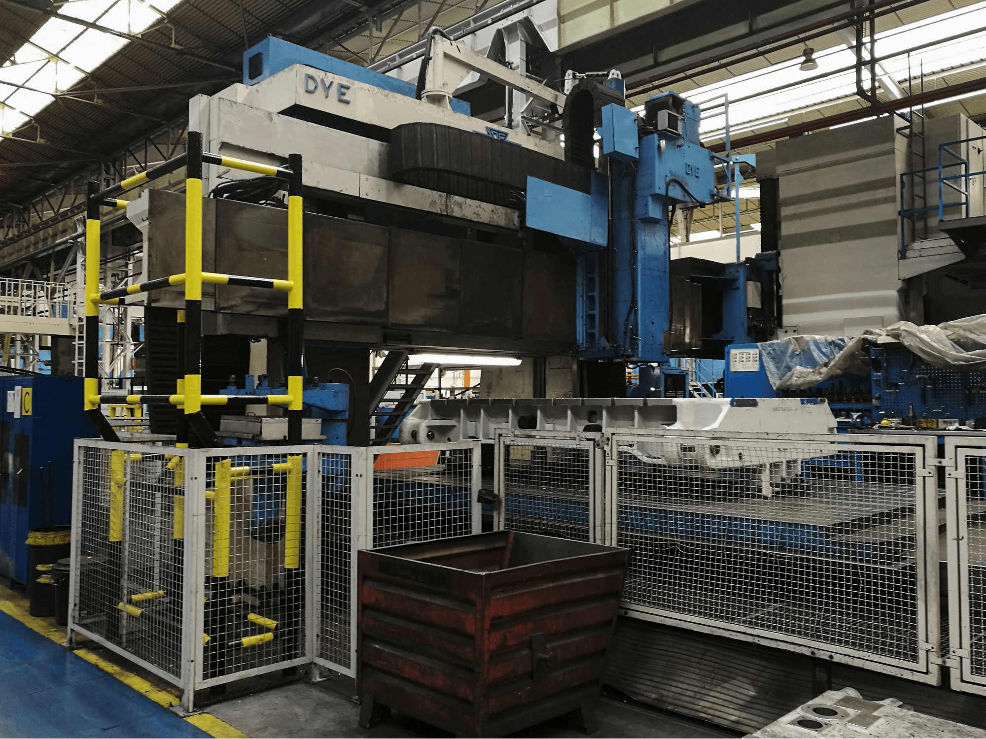 Vista izquierda de la máquina DYE FPF-4-N/C