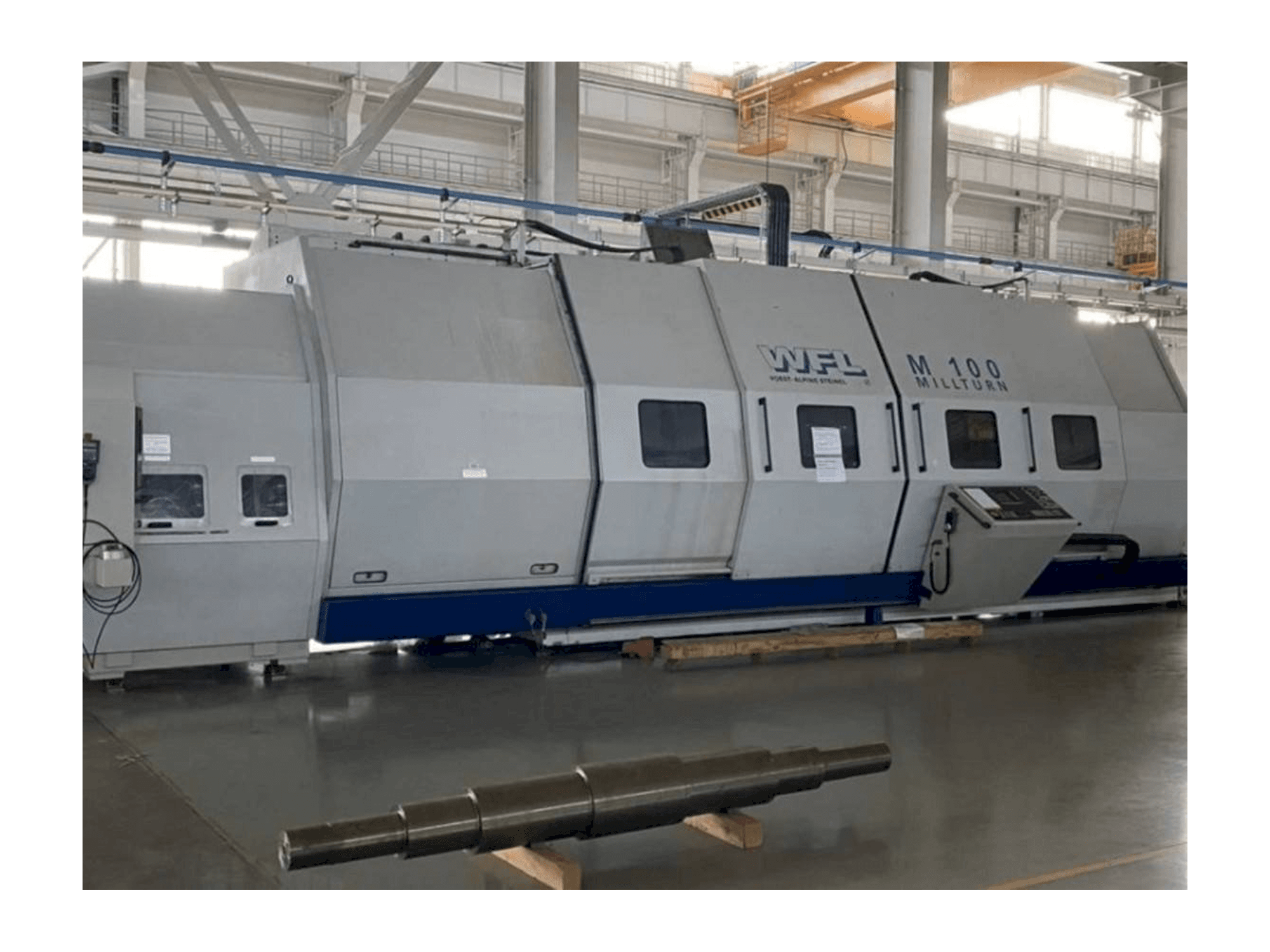 Vista frontal de la máquina WFL M 100