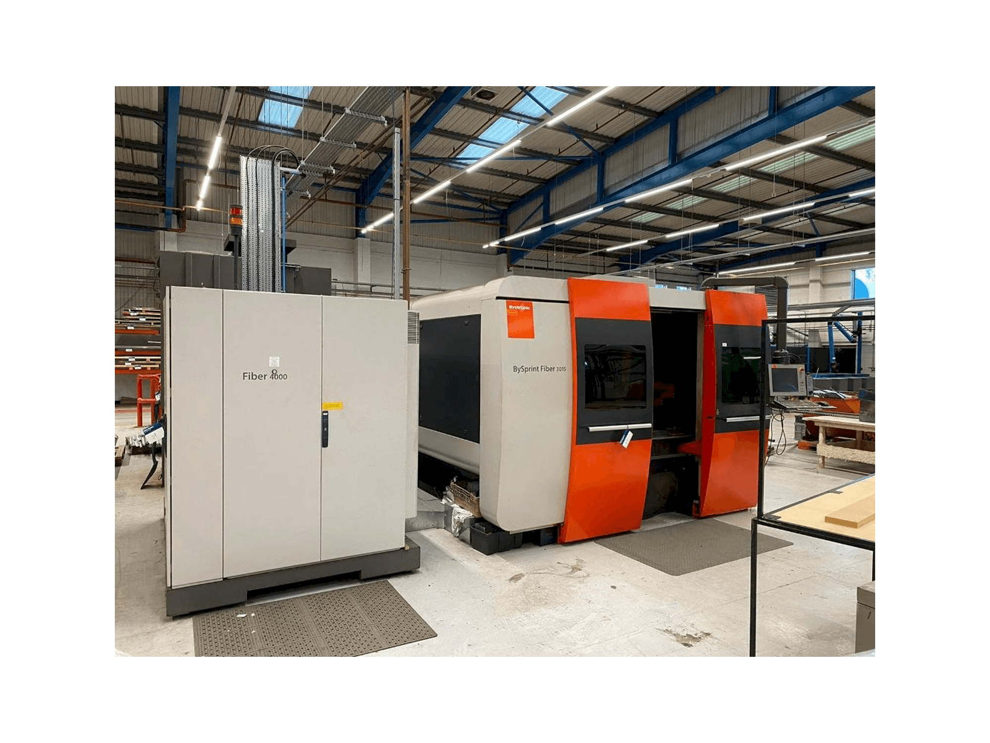 Vista frontal de la máquina Bystronic BySprint Fiber 3015