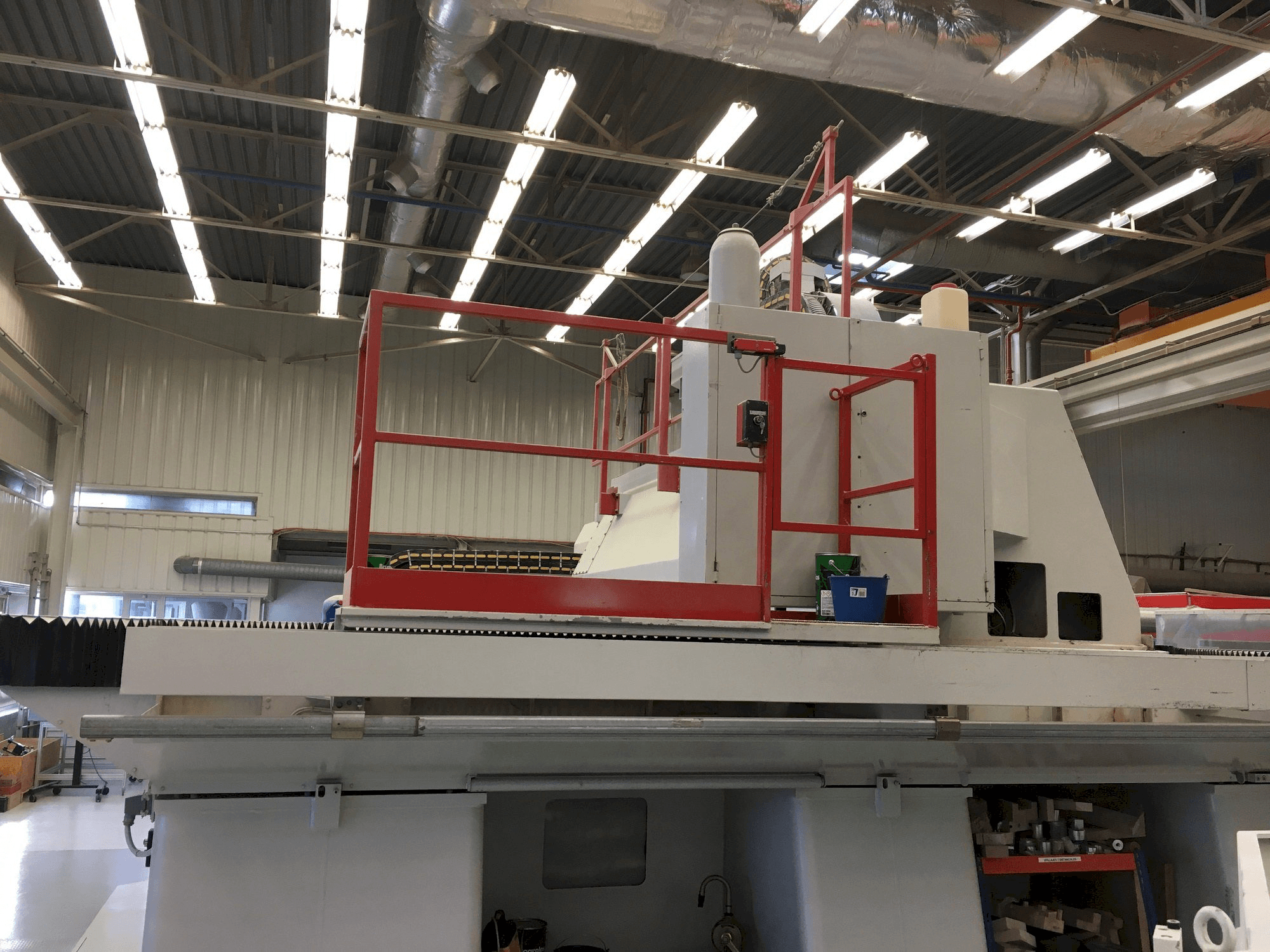 Vista frontal de la máquina Forest Line Minumac II 305 TH